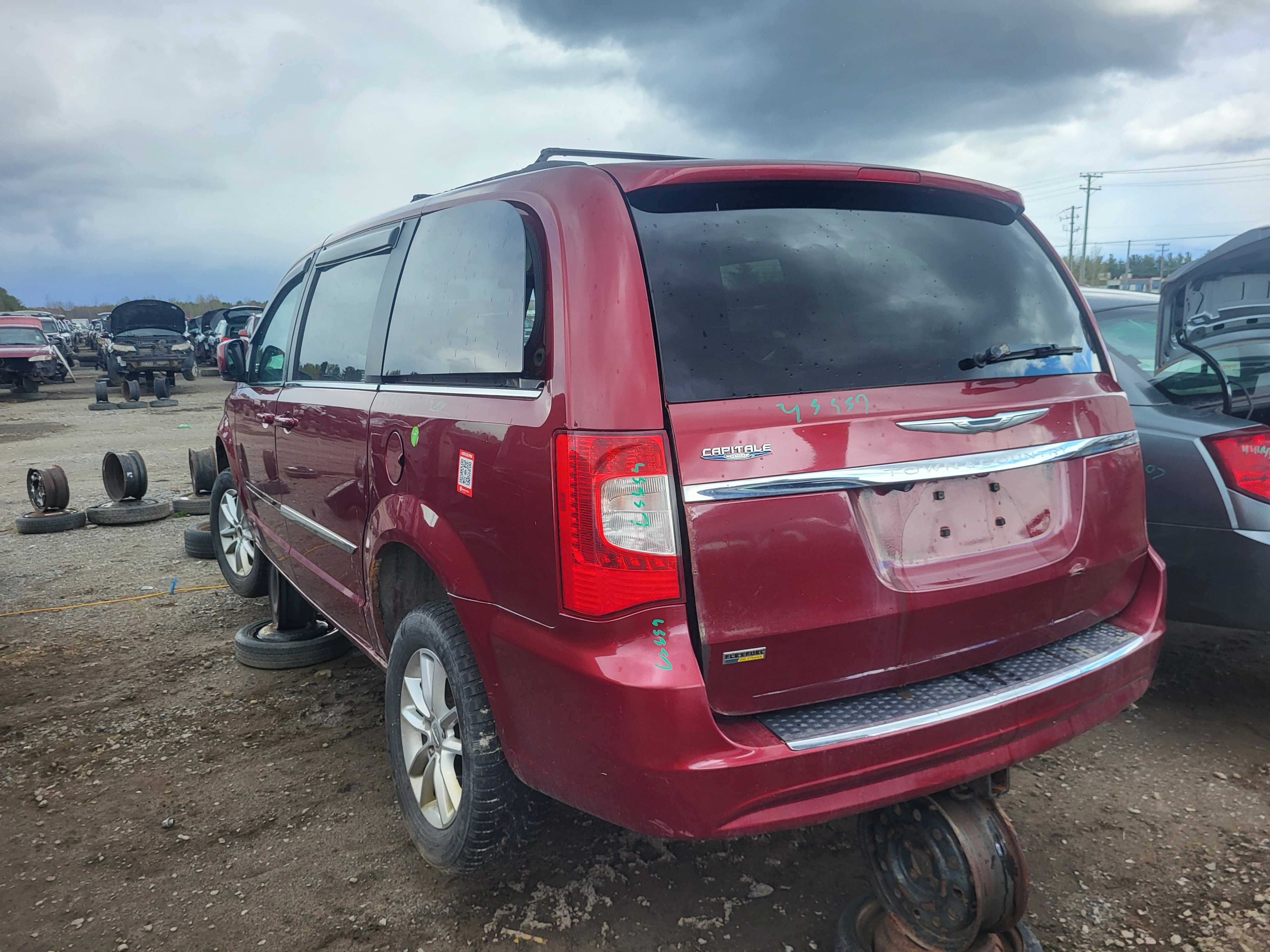 CHRYSLER TOWN &amp; COUNTRY 2012