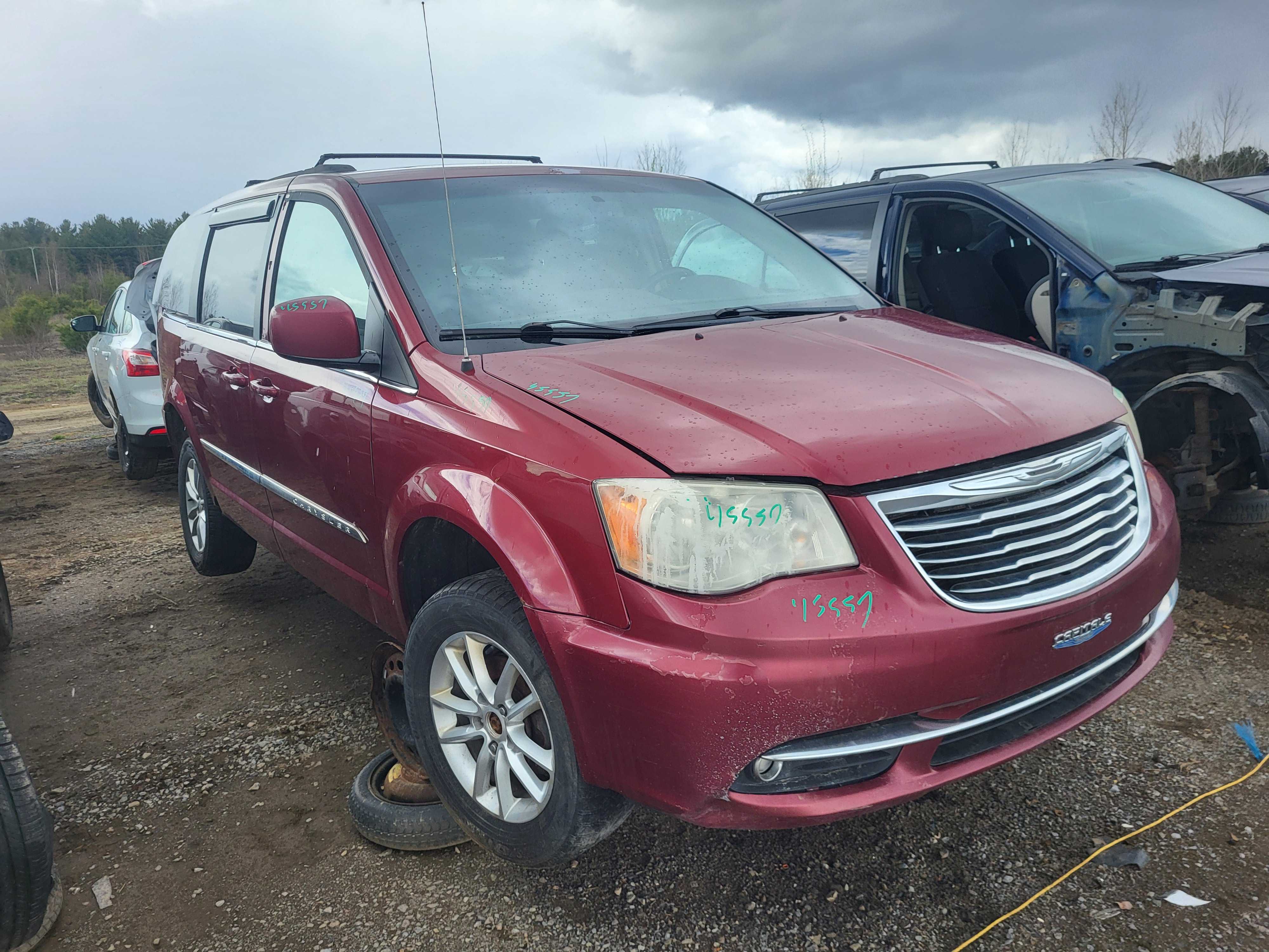 CHRYSLER TOWN &amp; COUNTRY 2012