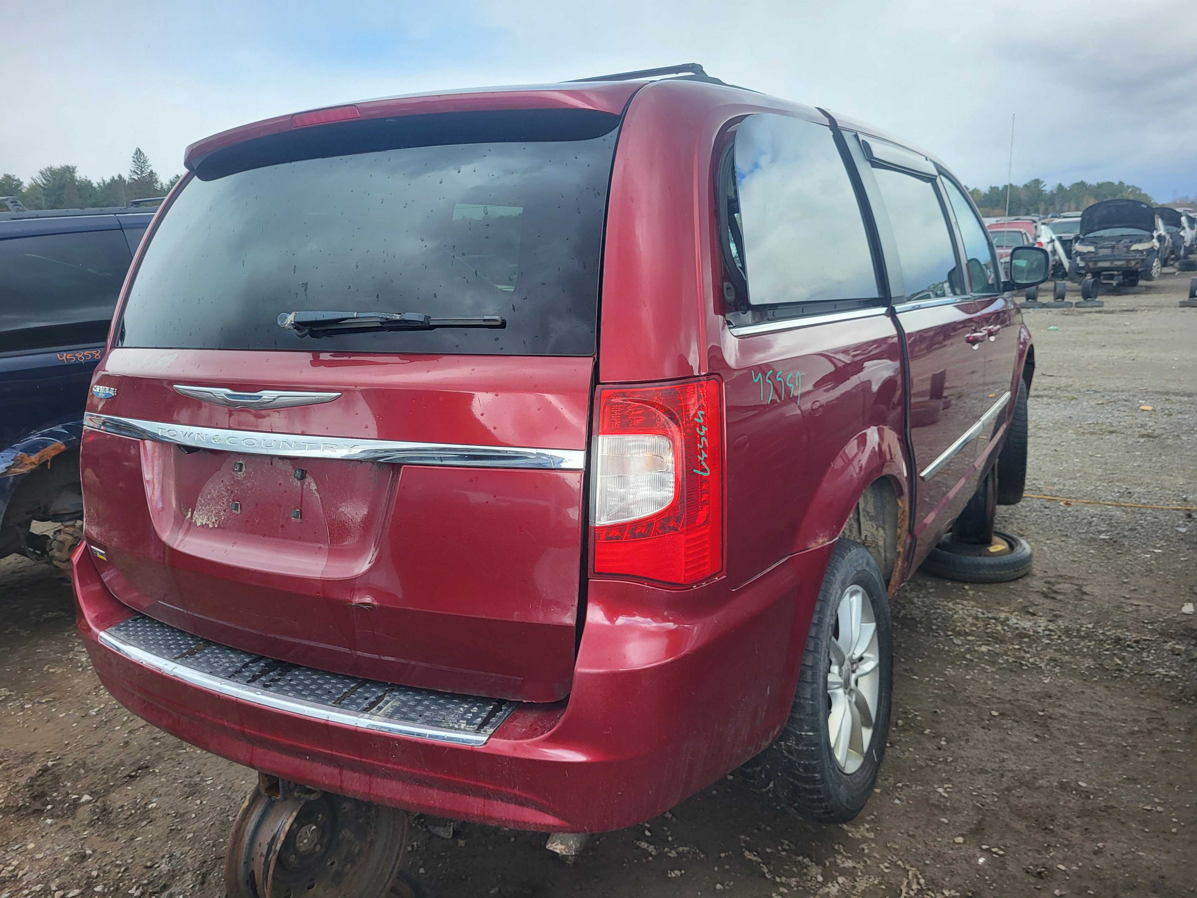 CHRYSLER TOWN &amp; COUNTRY 2012