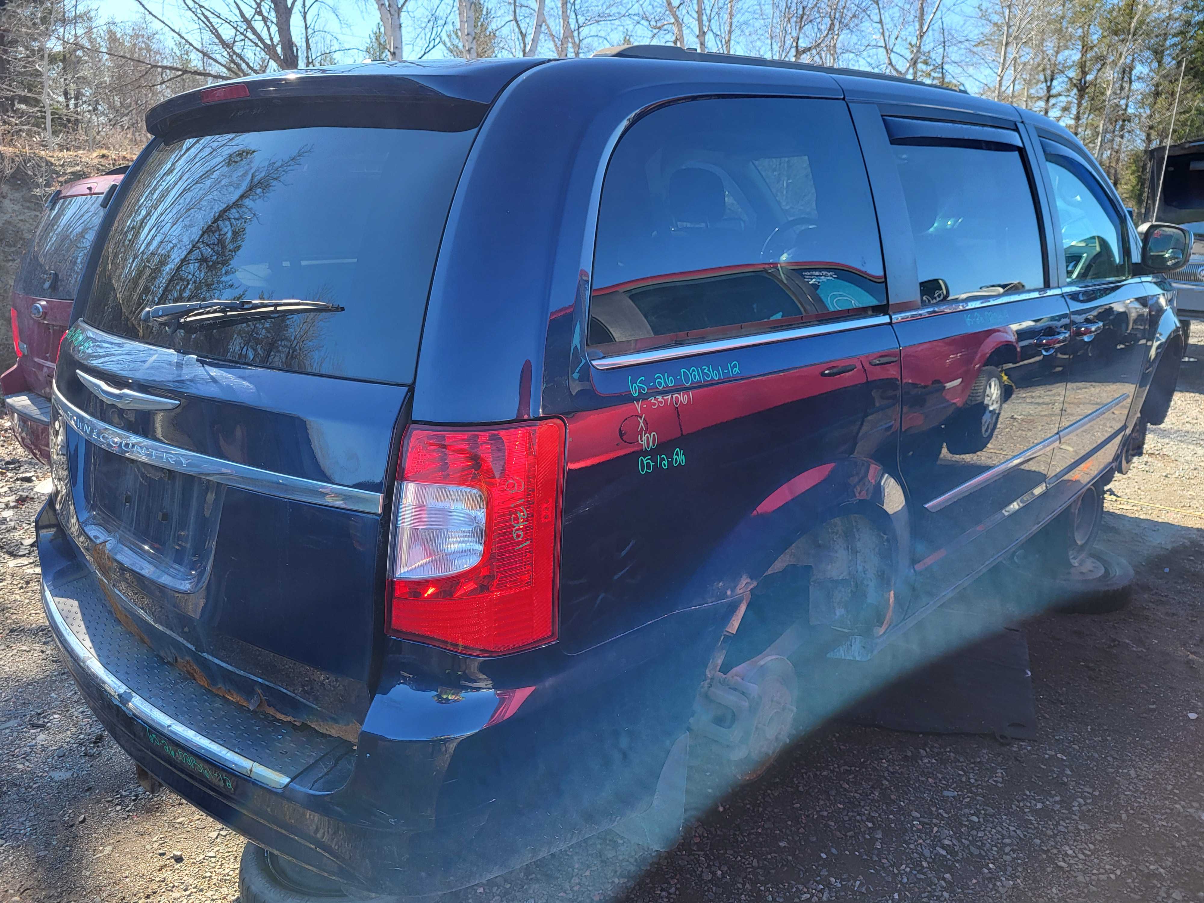 CHRYSLER TOWN &amp; COUNTRY 2012
