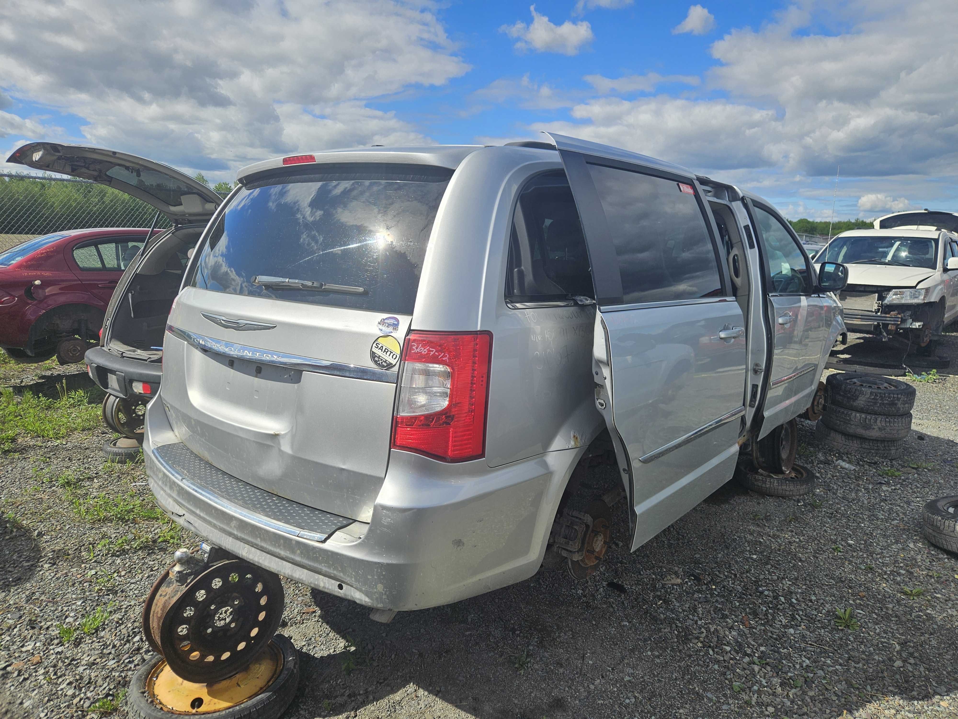 CHRYSLER TOWN &amp; COUNTRY 2012
