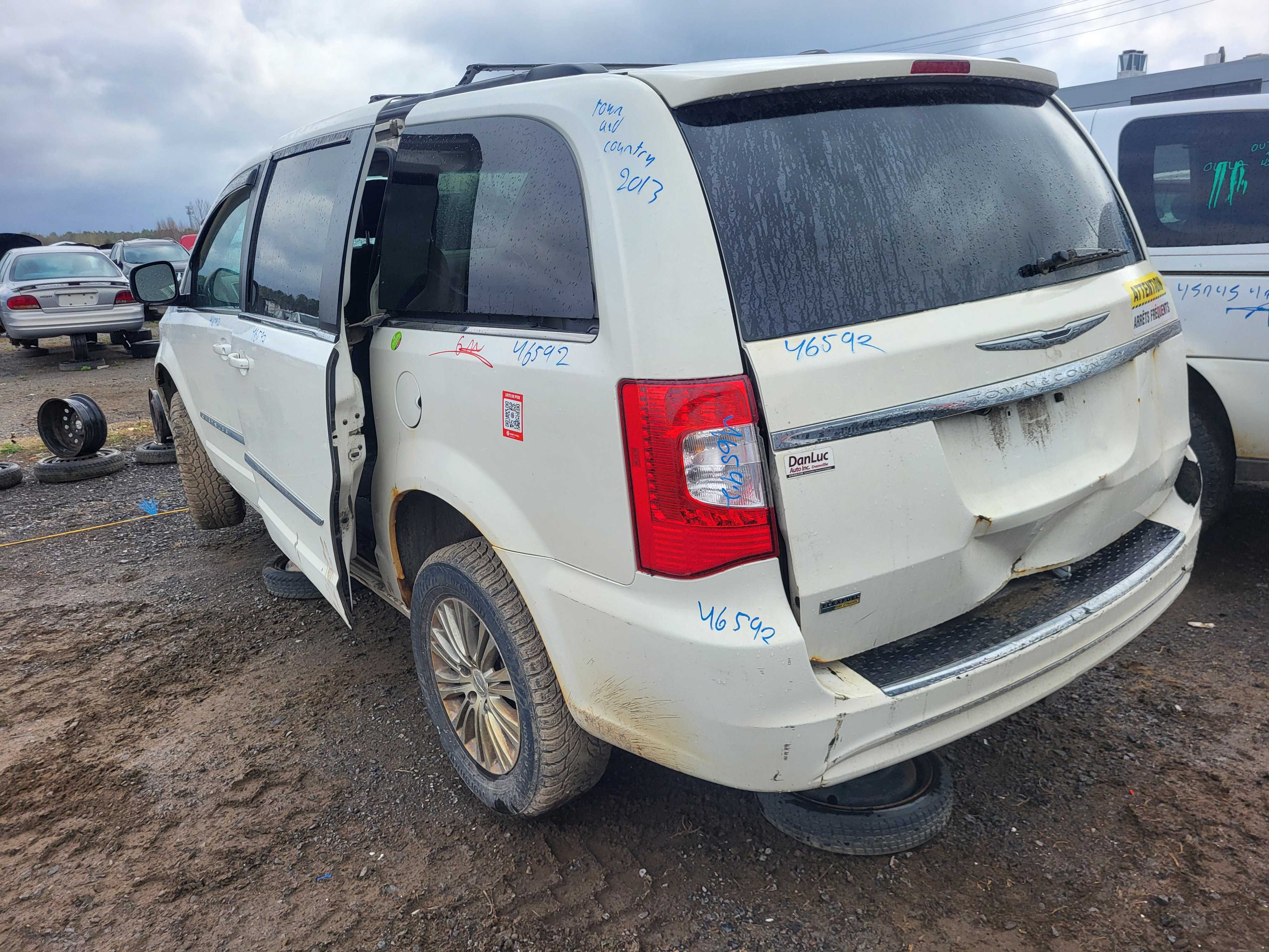 CHRYSLER TOWN &amp; COUNTRY 2013