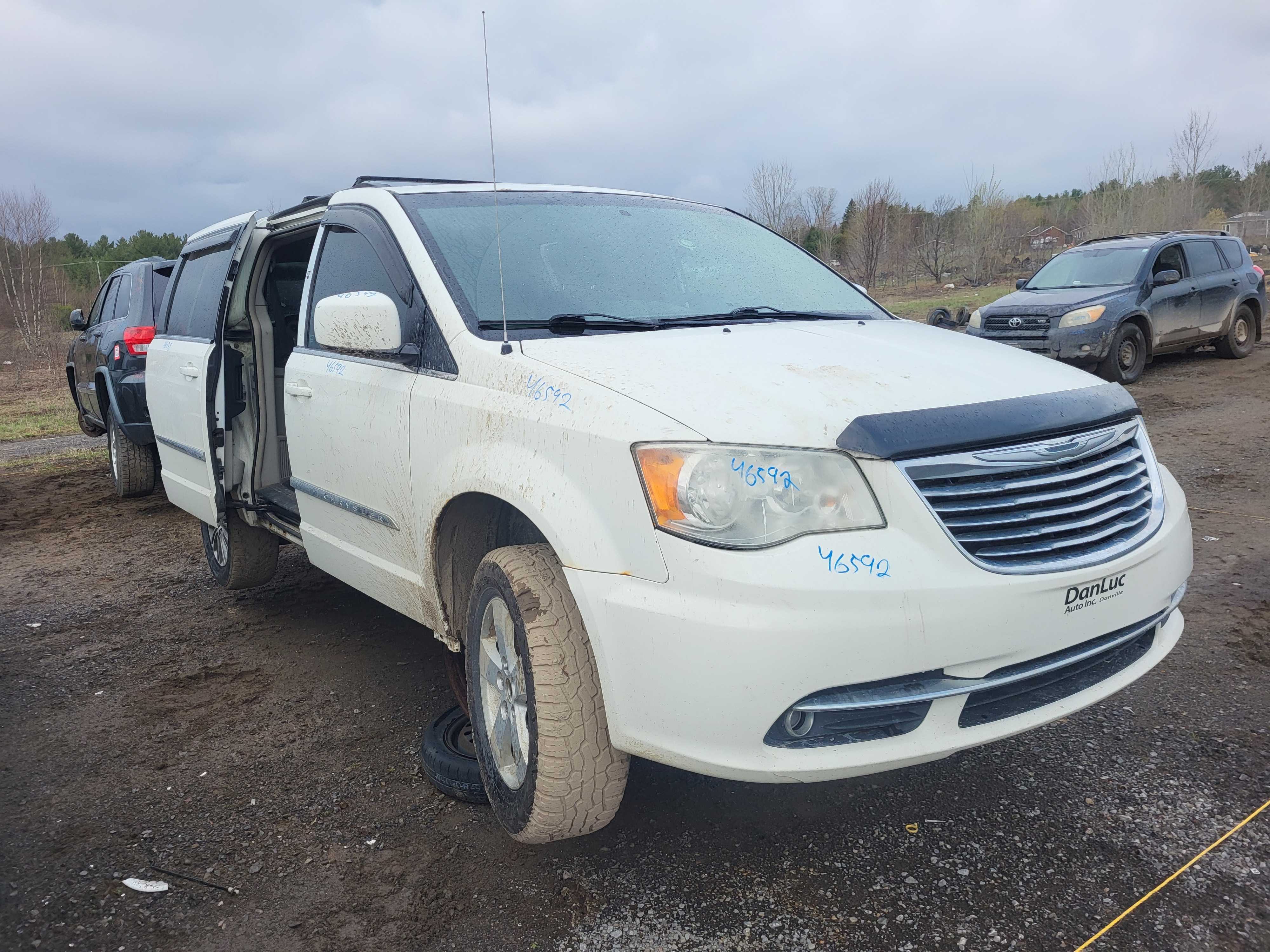 CHRYSLER TOWN &amp; COUNTRY 2013