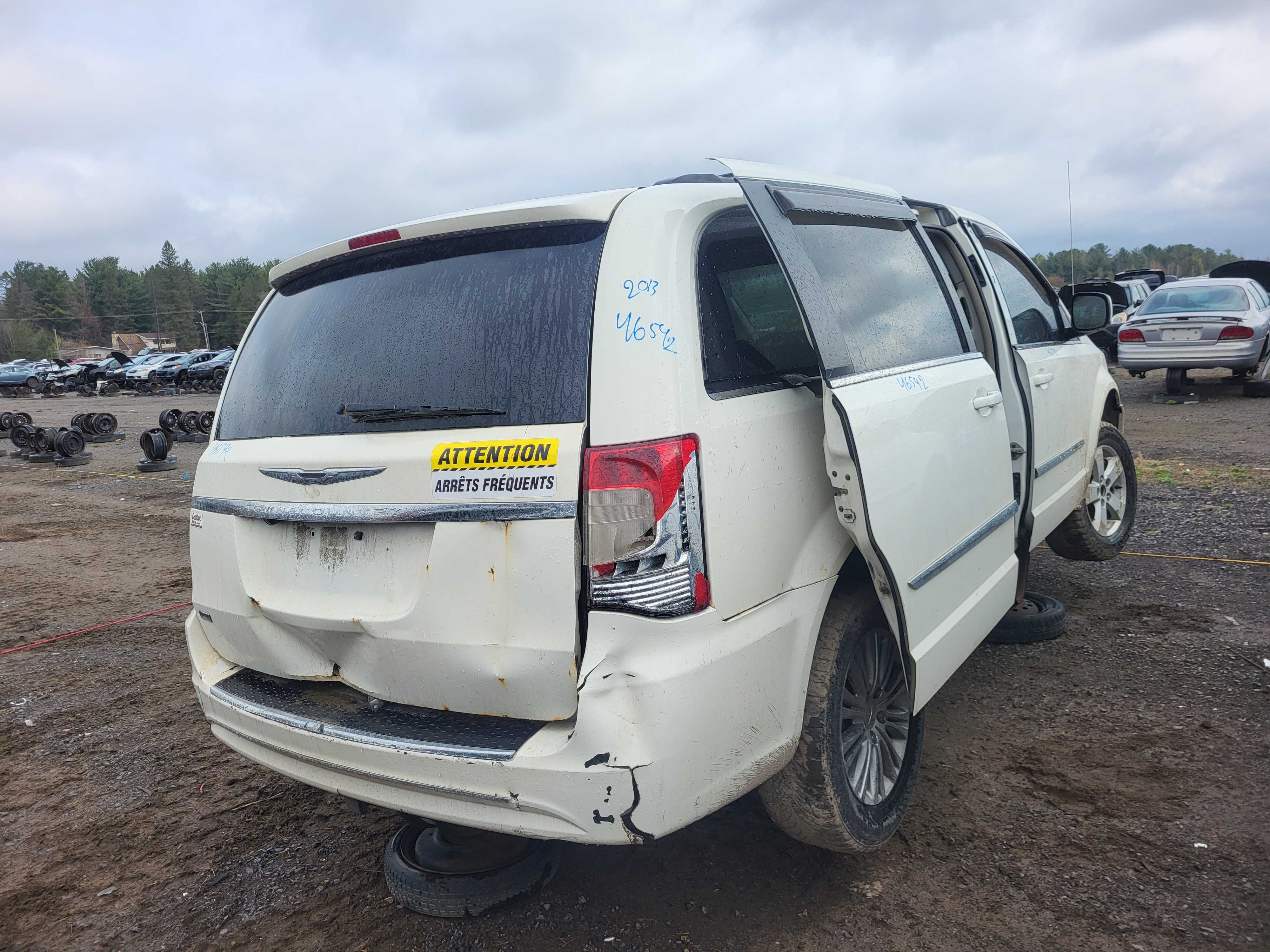 CHRYSLER TOWN &amp; COUNTRY 2013