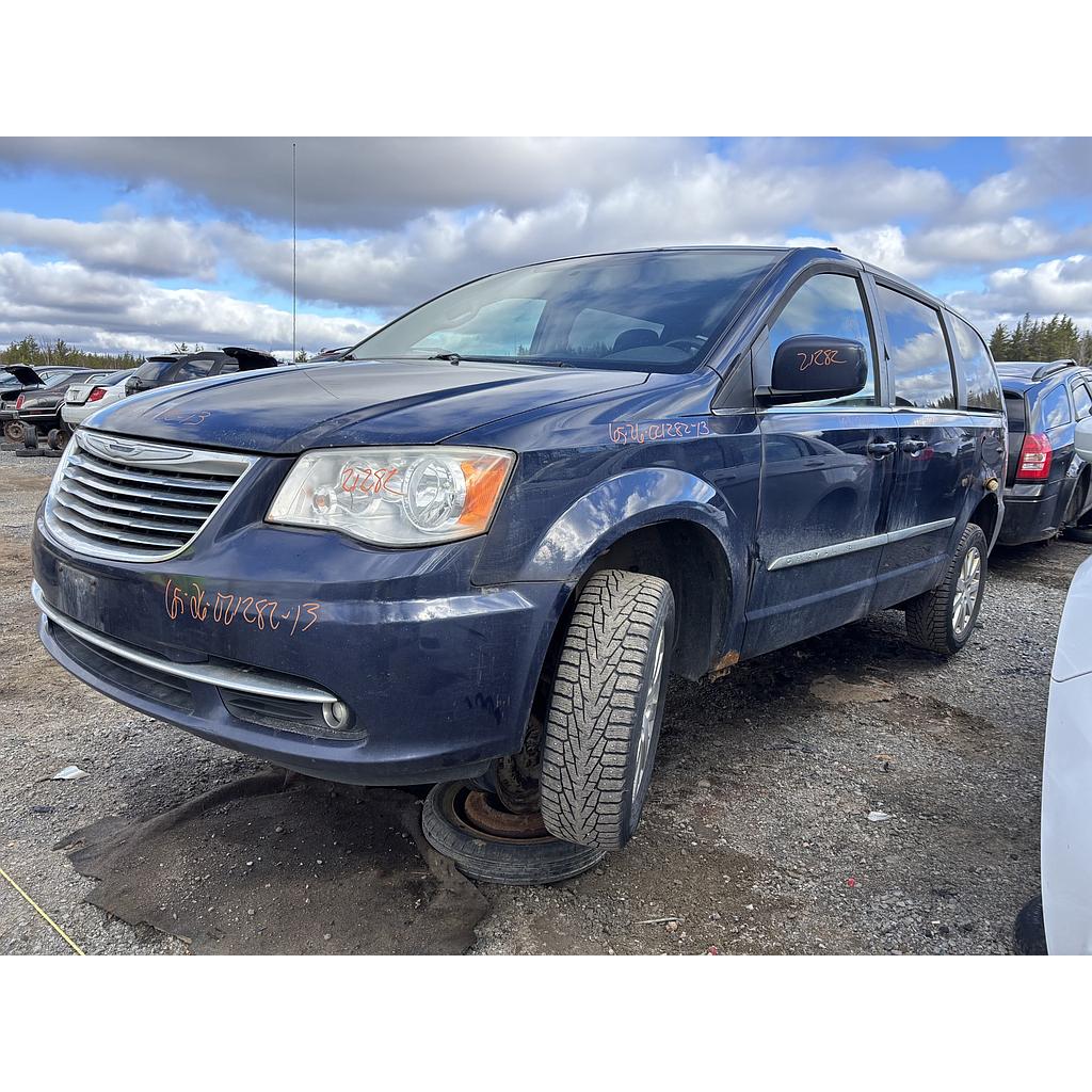 CHRYSLER TOWN &amp; COUNTRY 2013