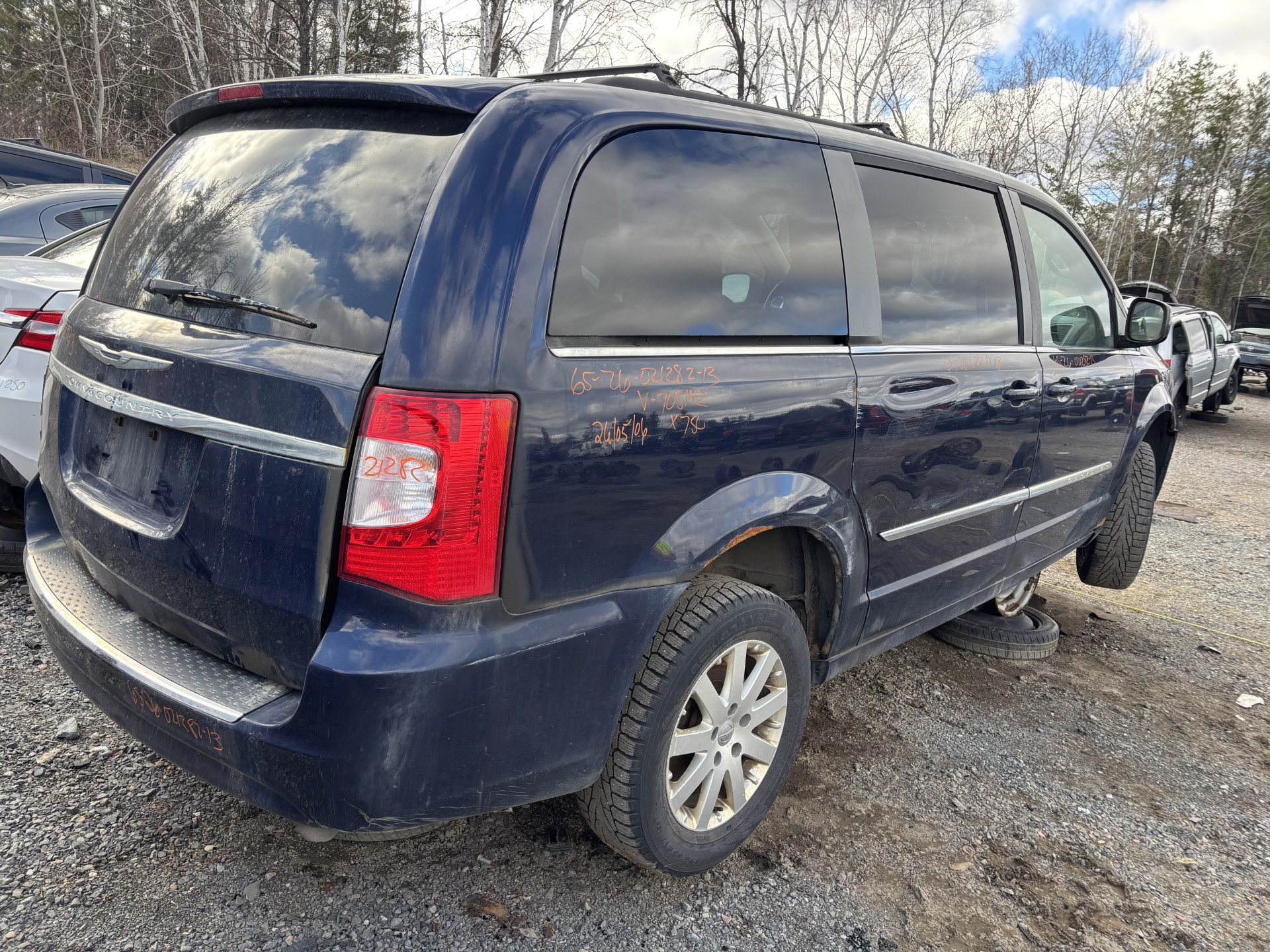 CHRYSLER TOWN &amp; COUNTRY 2013