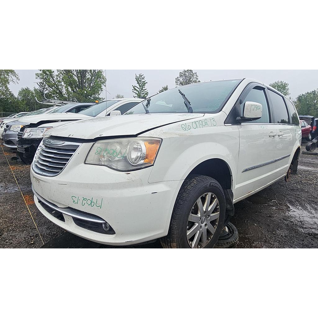 CHRYSLER TOWN &amp; COUNTRY 2013