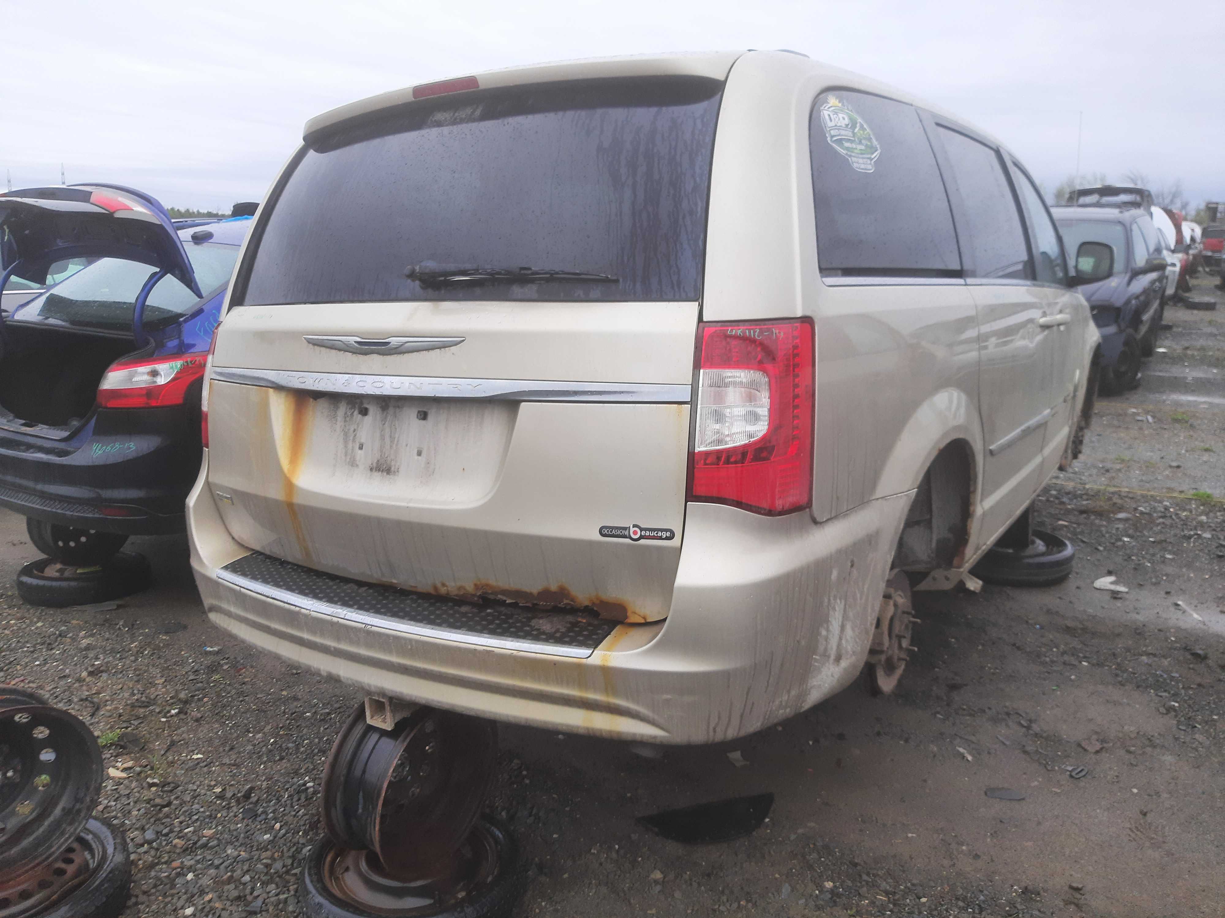 CHRYSLER TOWN &amp; COUNTRY 2014