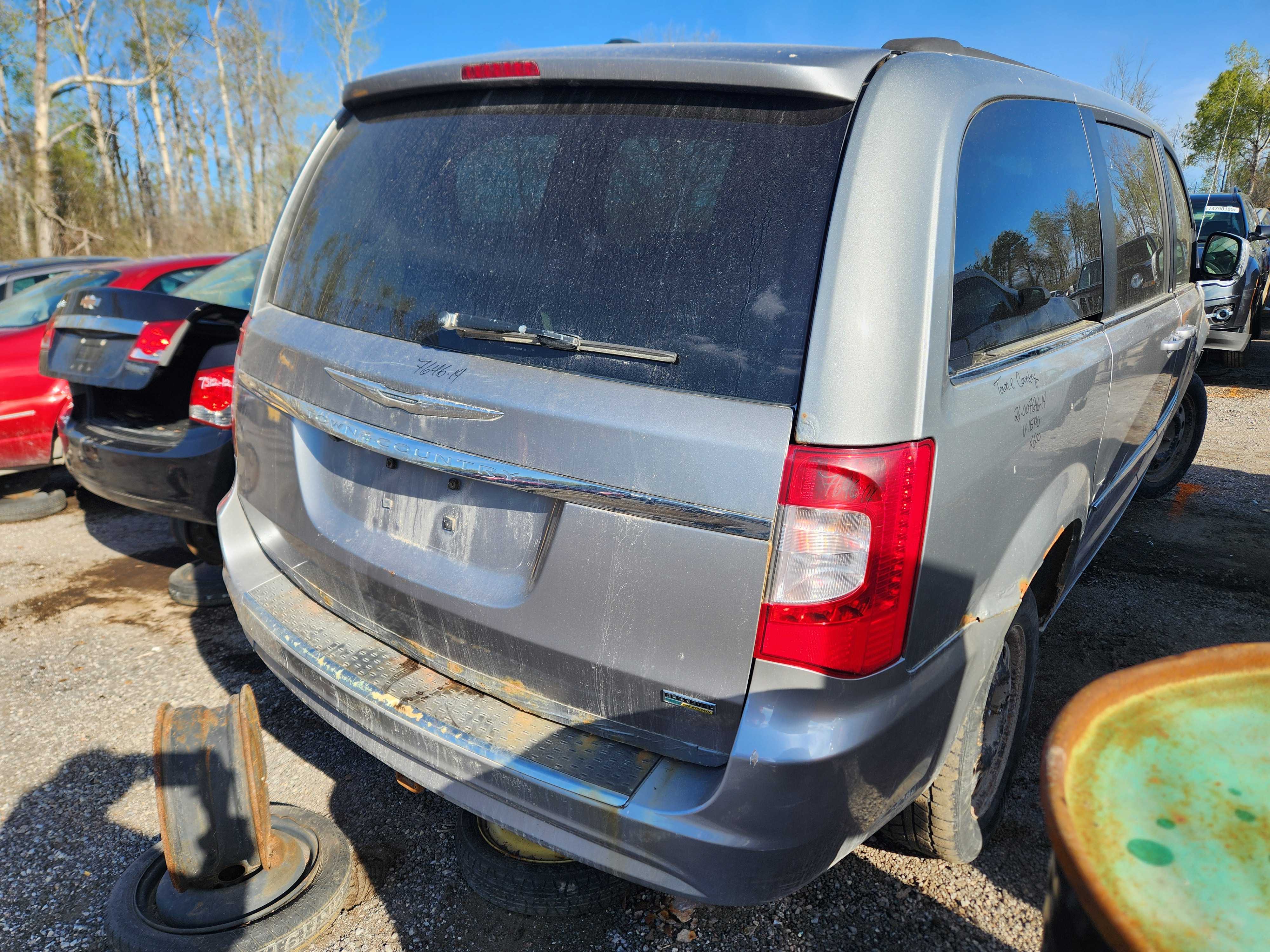 CHRYSLER TOWN &amp; COUNTRY 2014