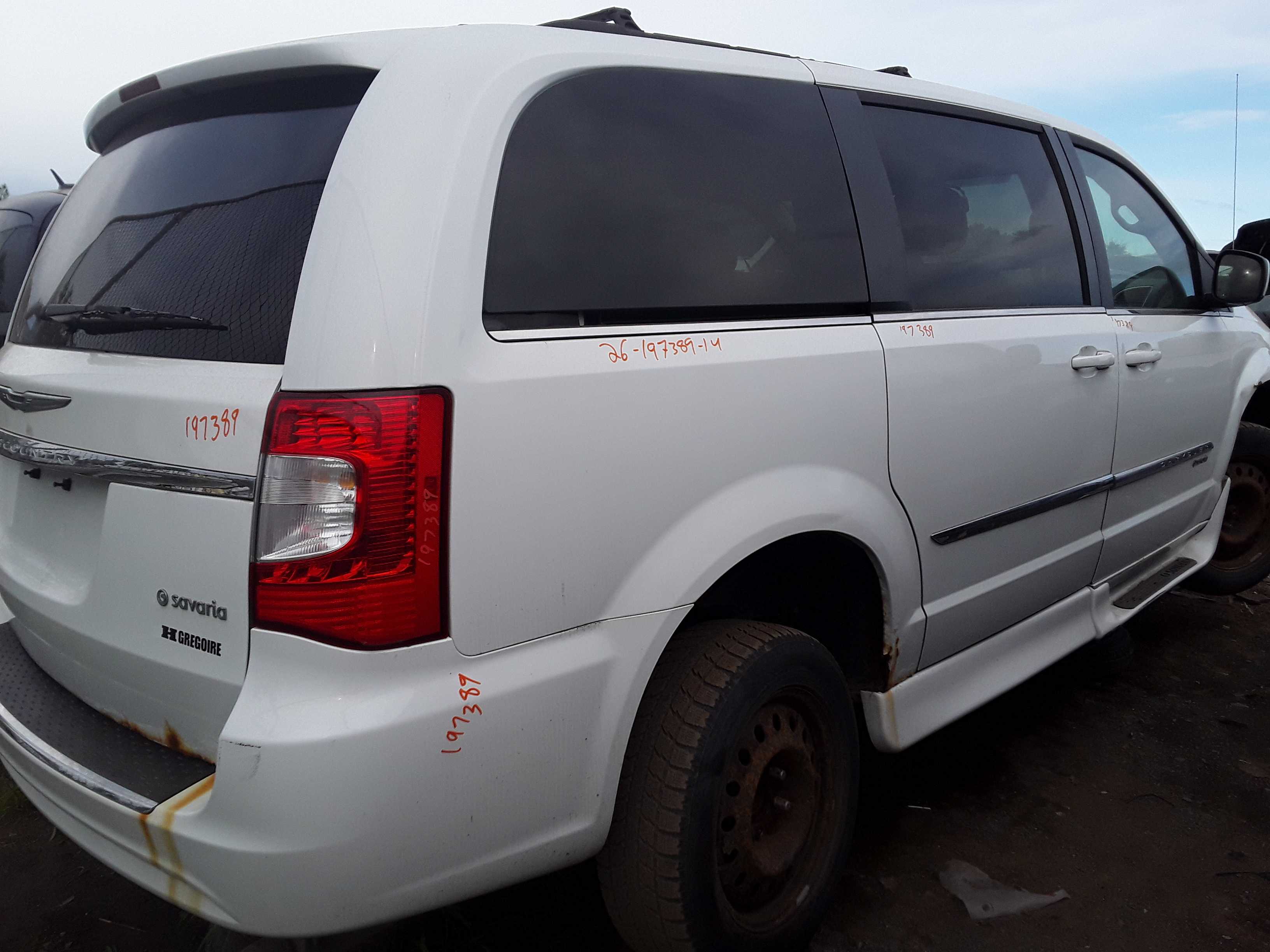 CHRYSLER TOWN &amp; COUNTRY 2014