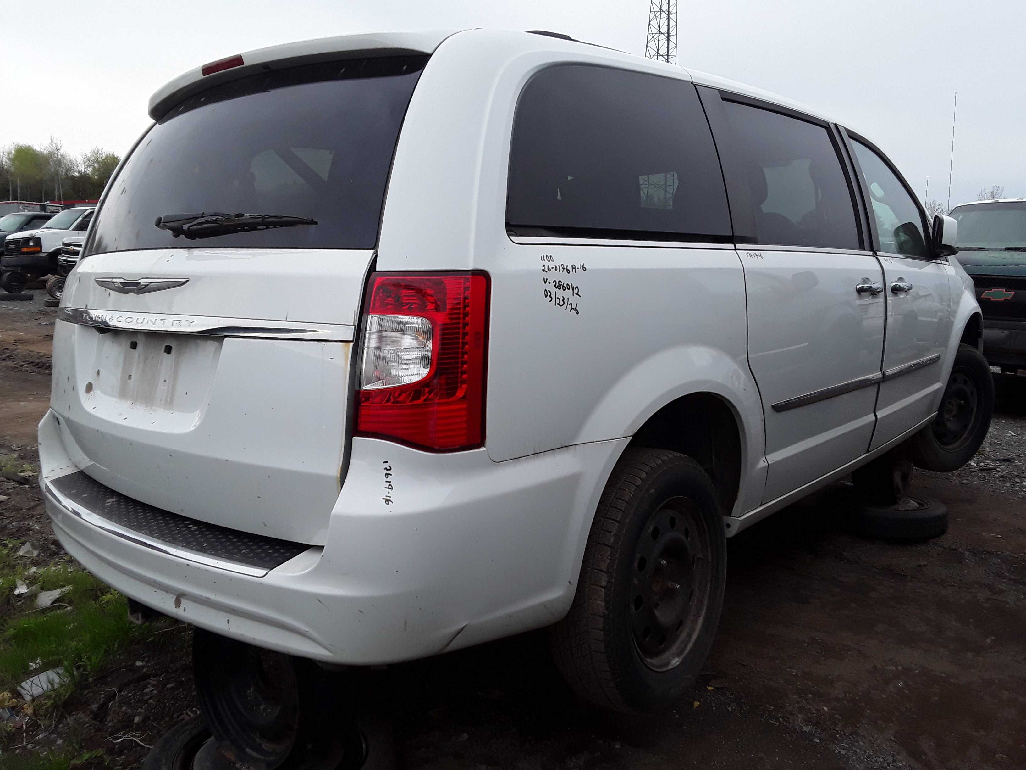 CHRYSLER TOWN &amp; COUNTRY 2016
