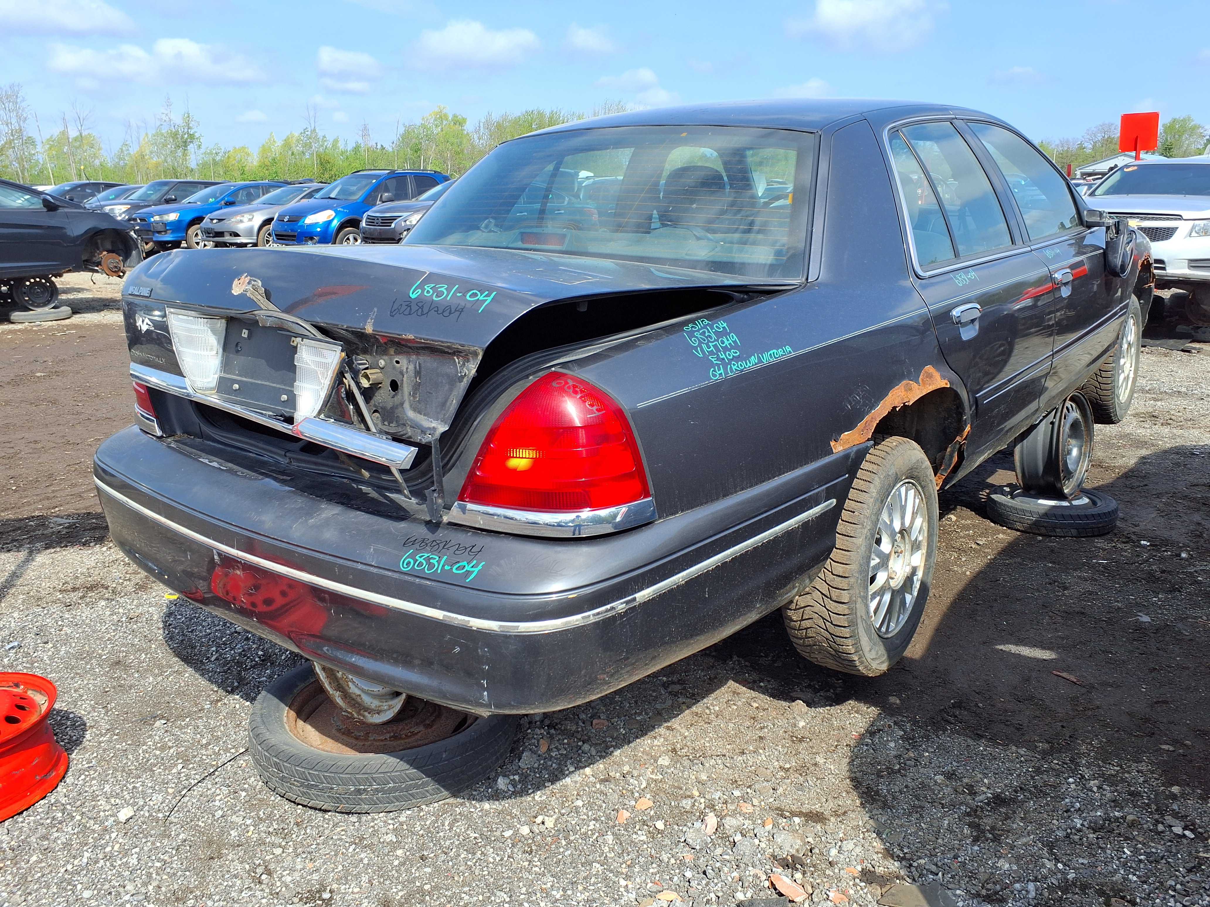 FORD CROWN VICTORIA 2004