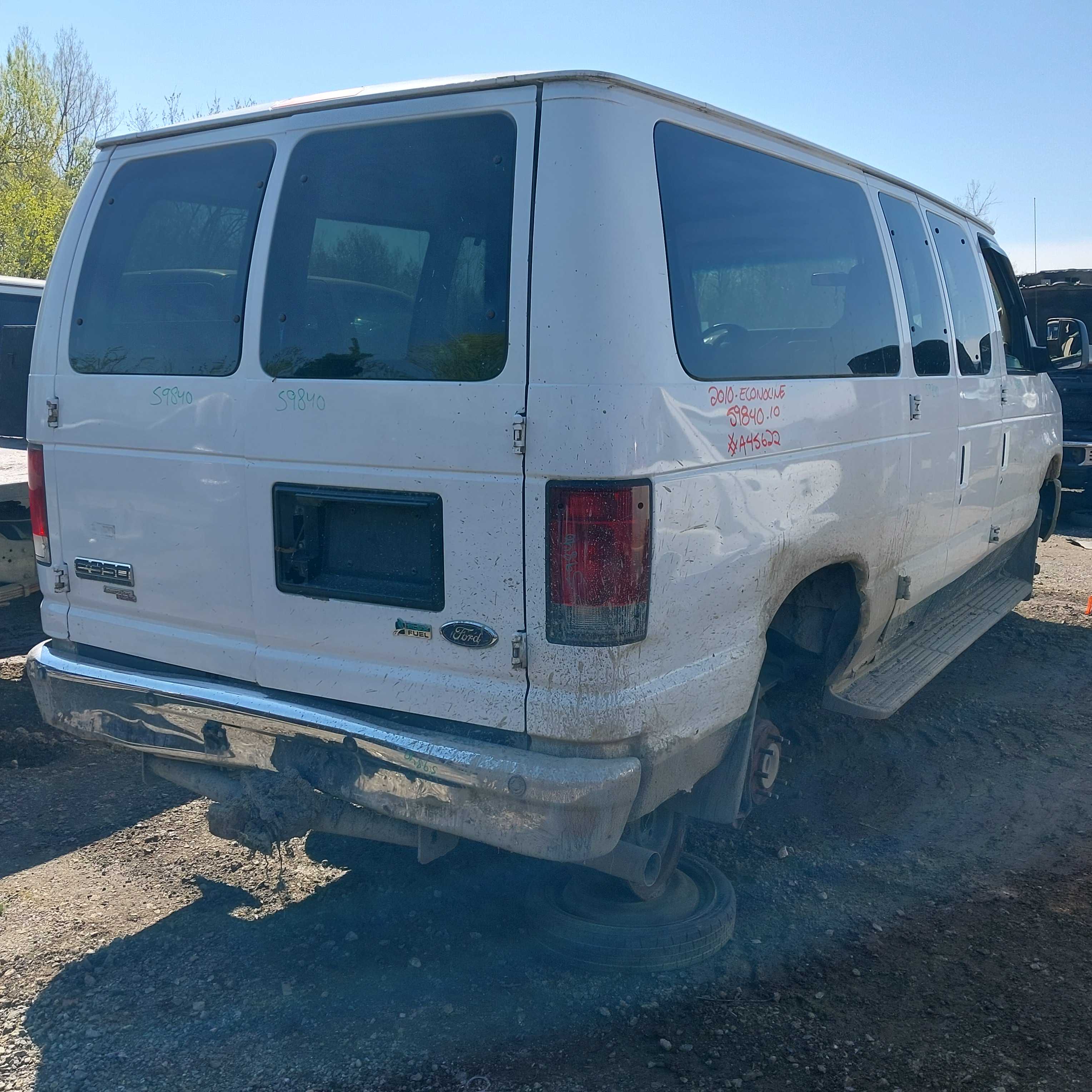 FORD ECONOLINE 2010