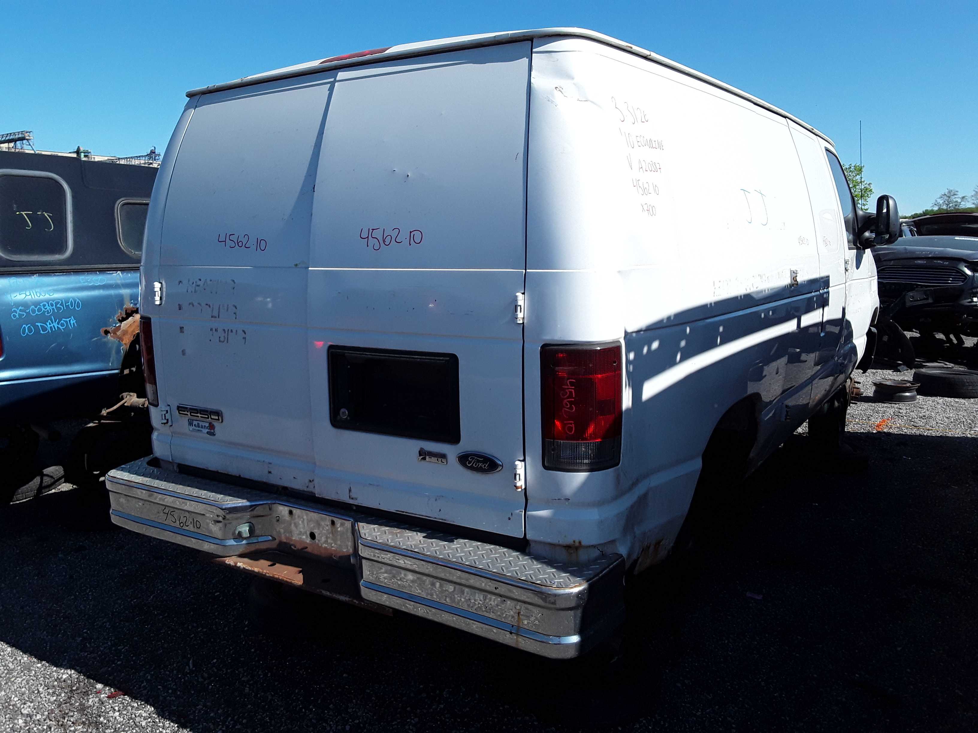 FORD ECONOLINE 2010