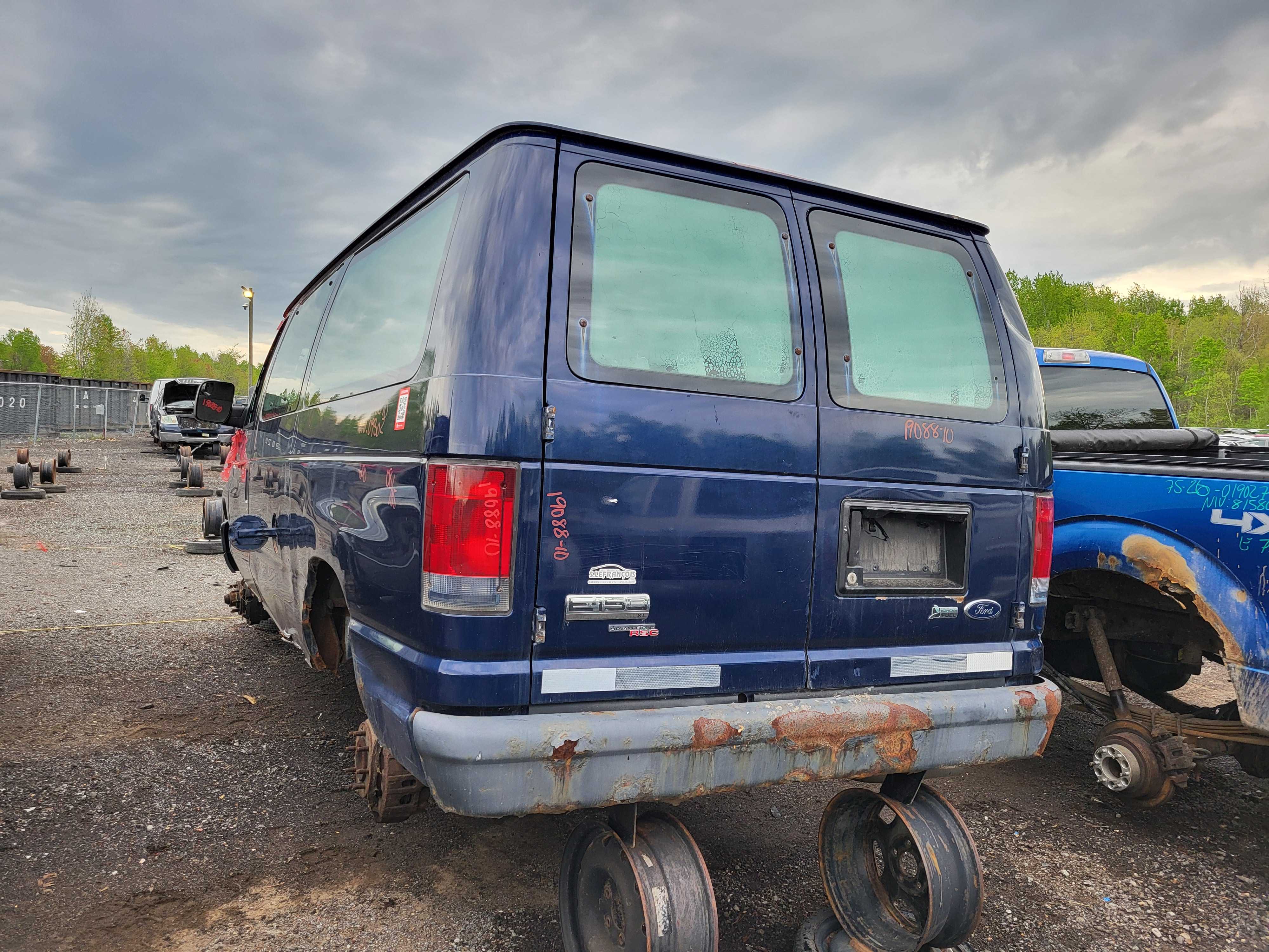 FORD ECONOLINE 2010