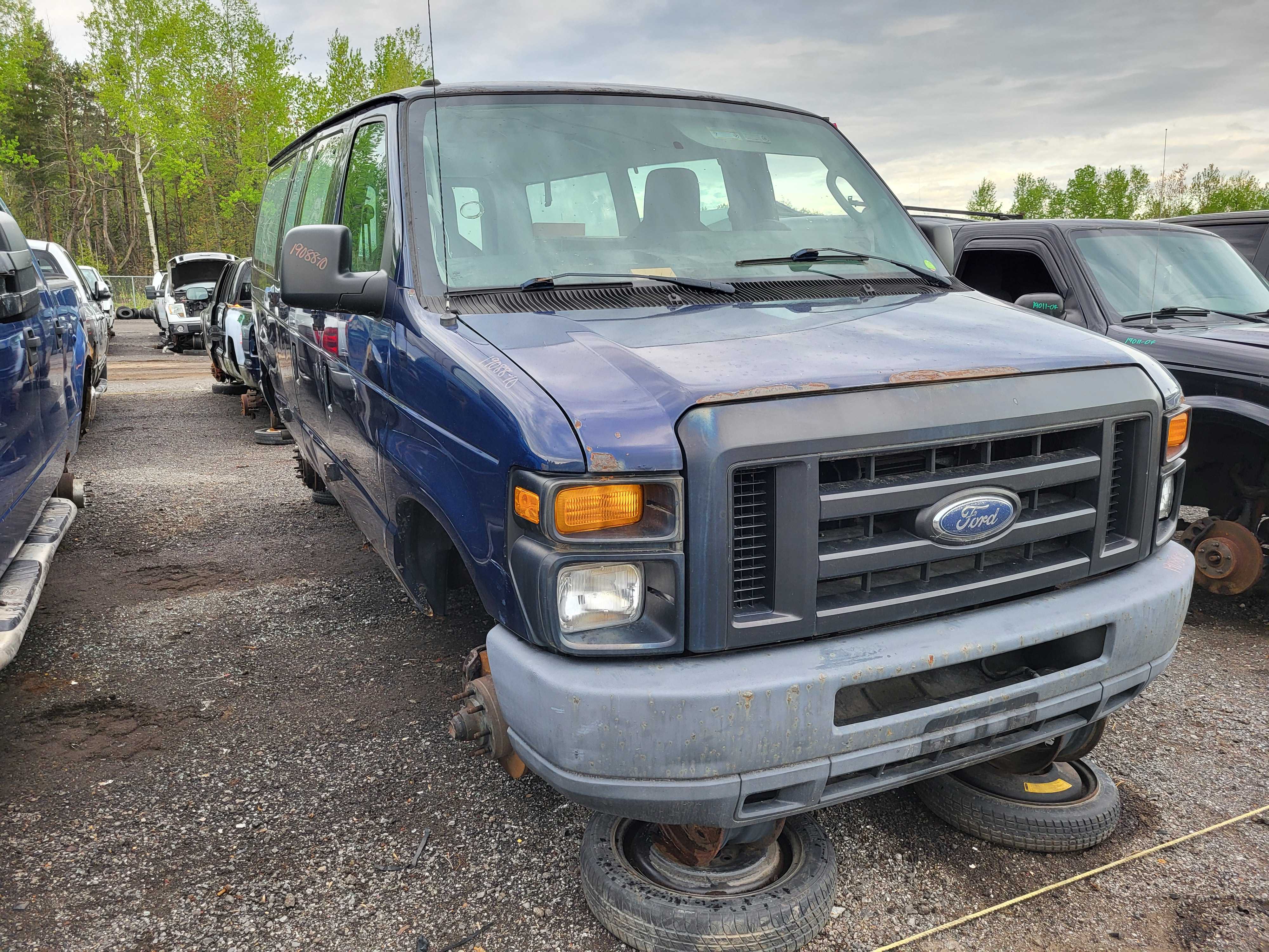 FORD ECONOLINE 2010