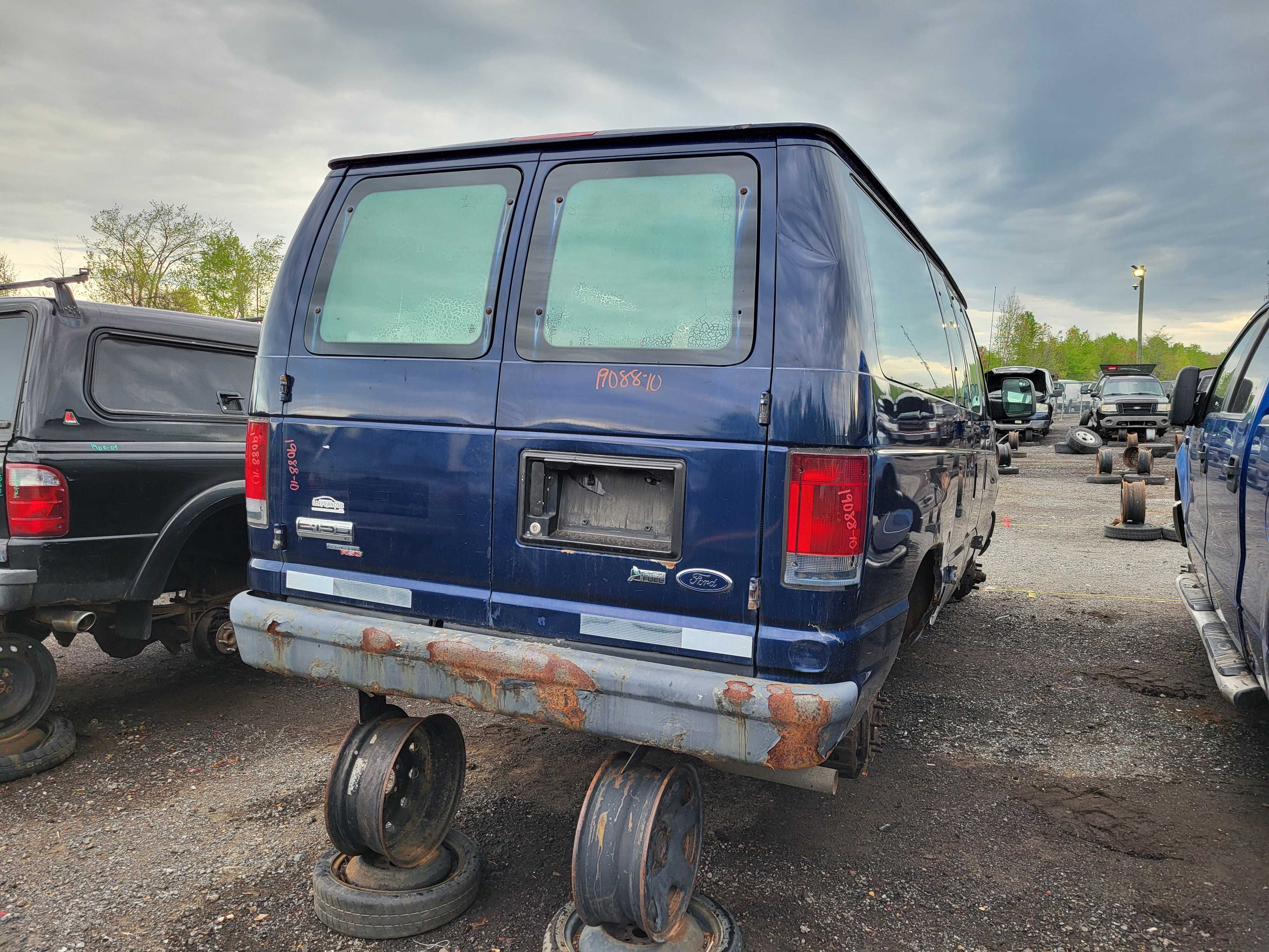 FORD ECONOLINE 2010