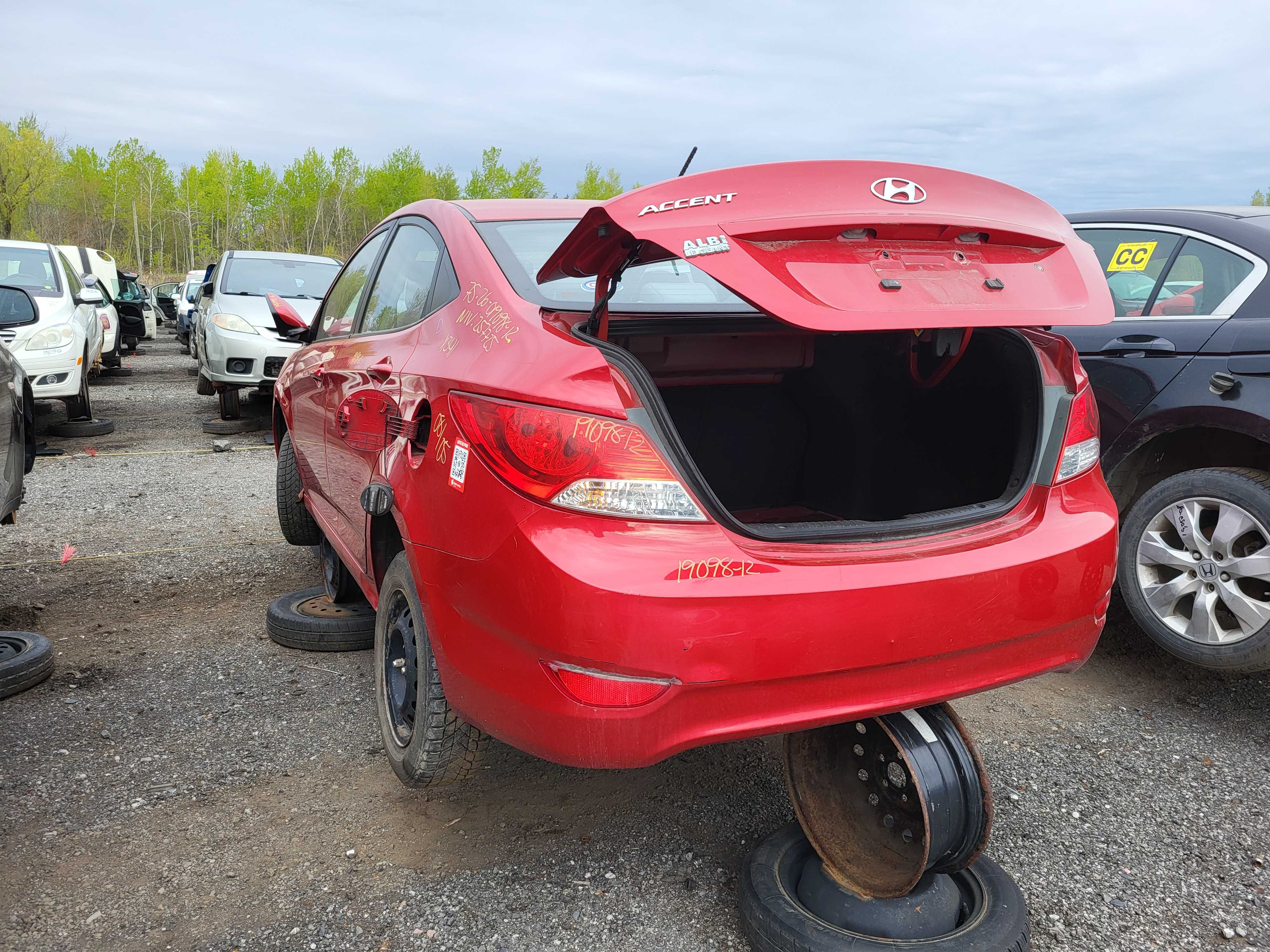 HYUNDAI ACCENT 2012