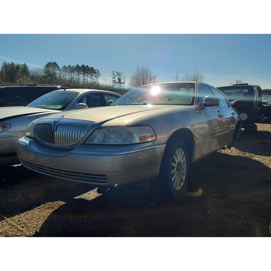 LINCOLN TOWN CAR 2003