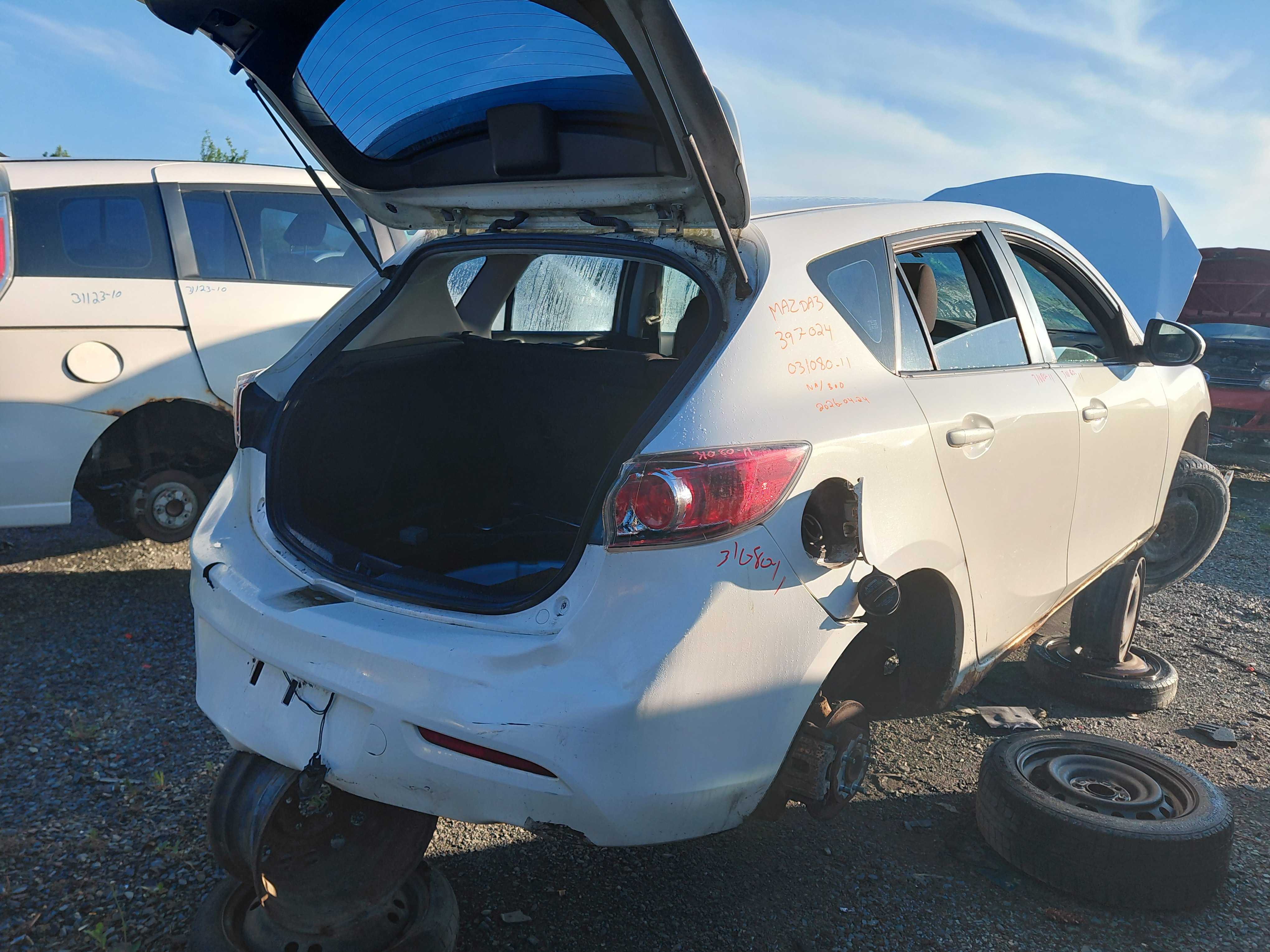 MAZDA MAZDA3 2011