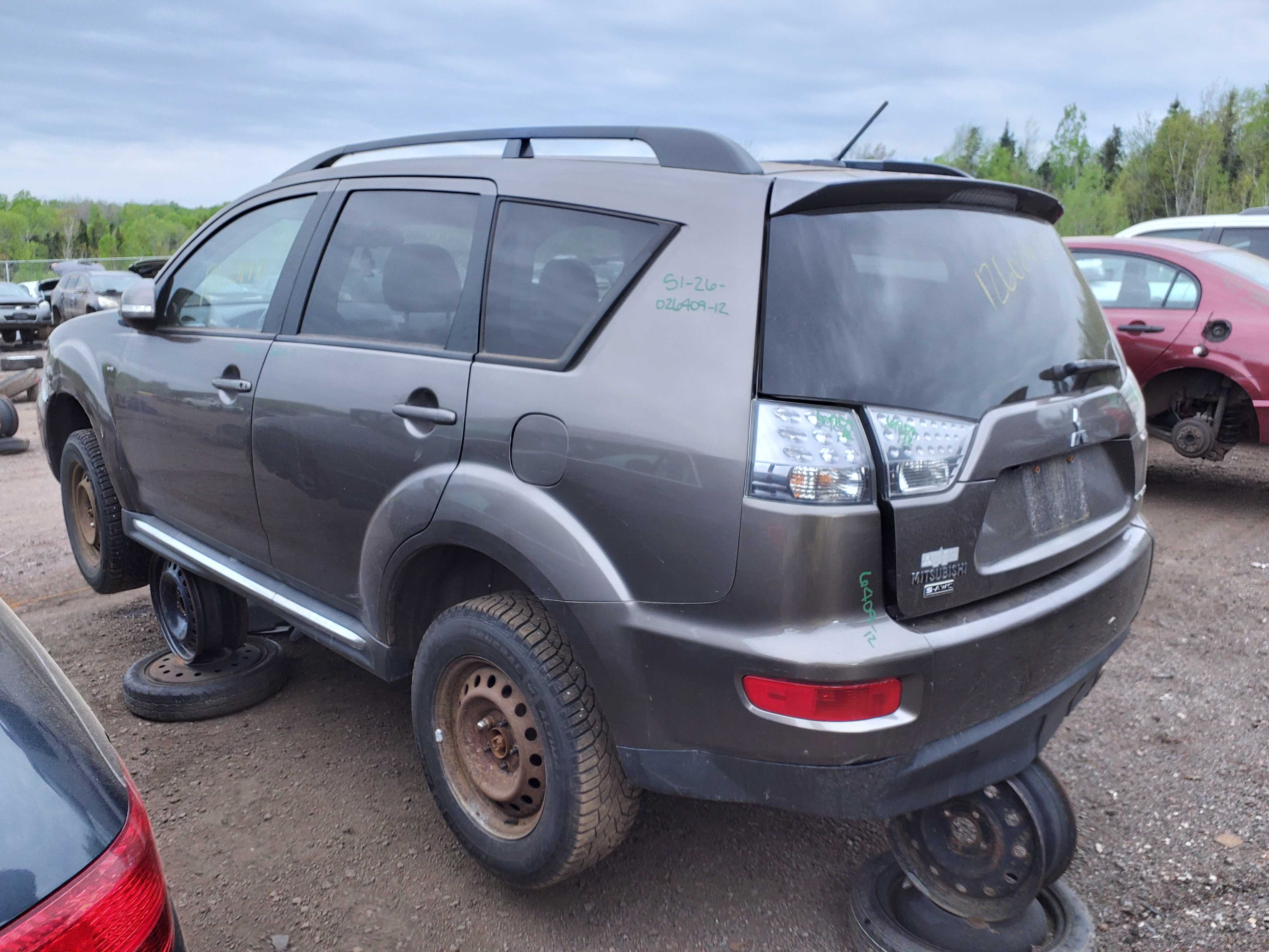 MITSUBISHI OUTLANDER 2012