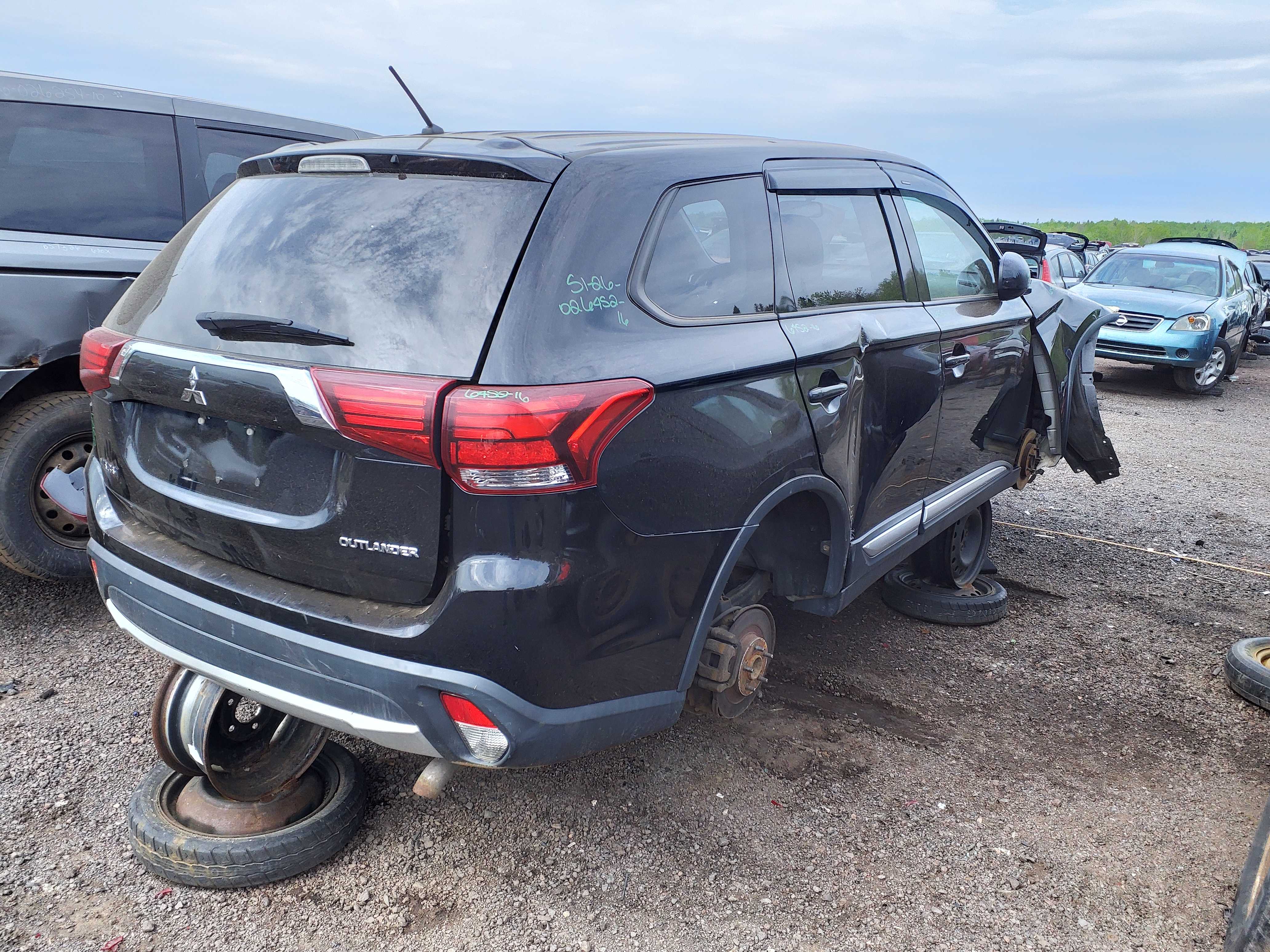MITSUBISHI OUTLANDER 2016