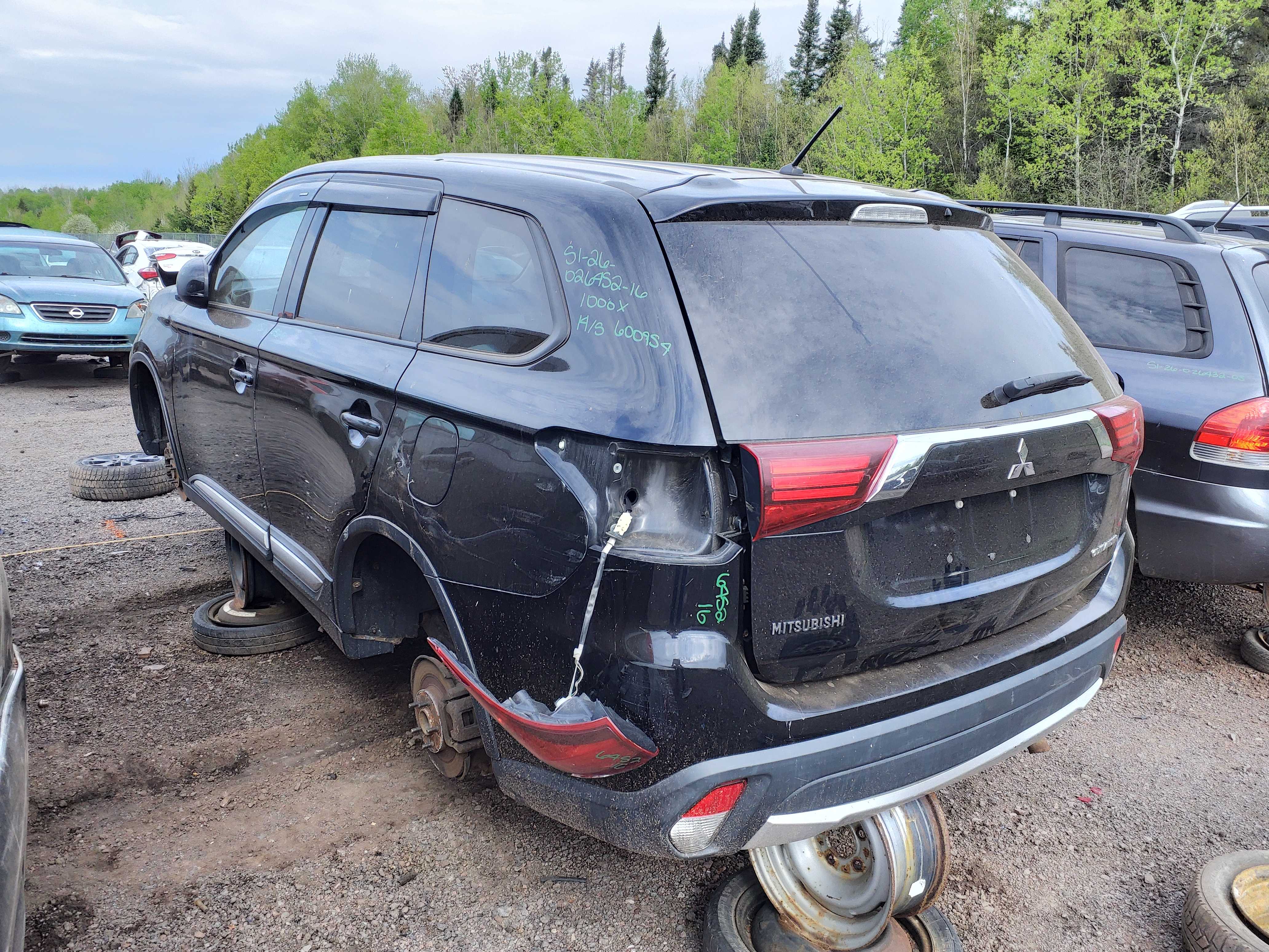MITSUBISHI OUTLANDER 2016