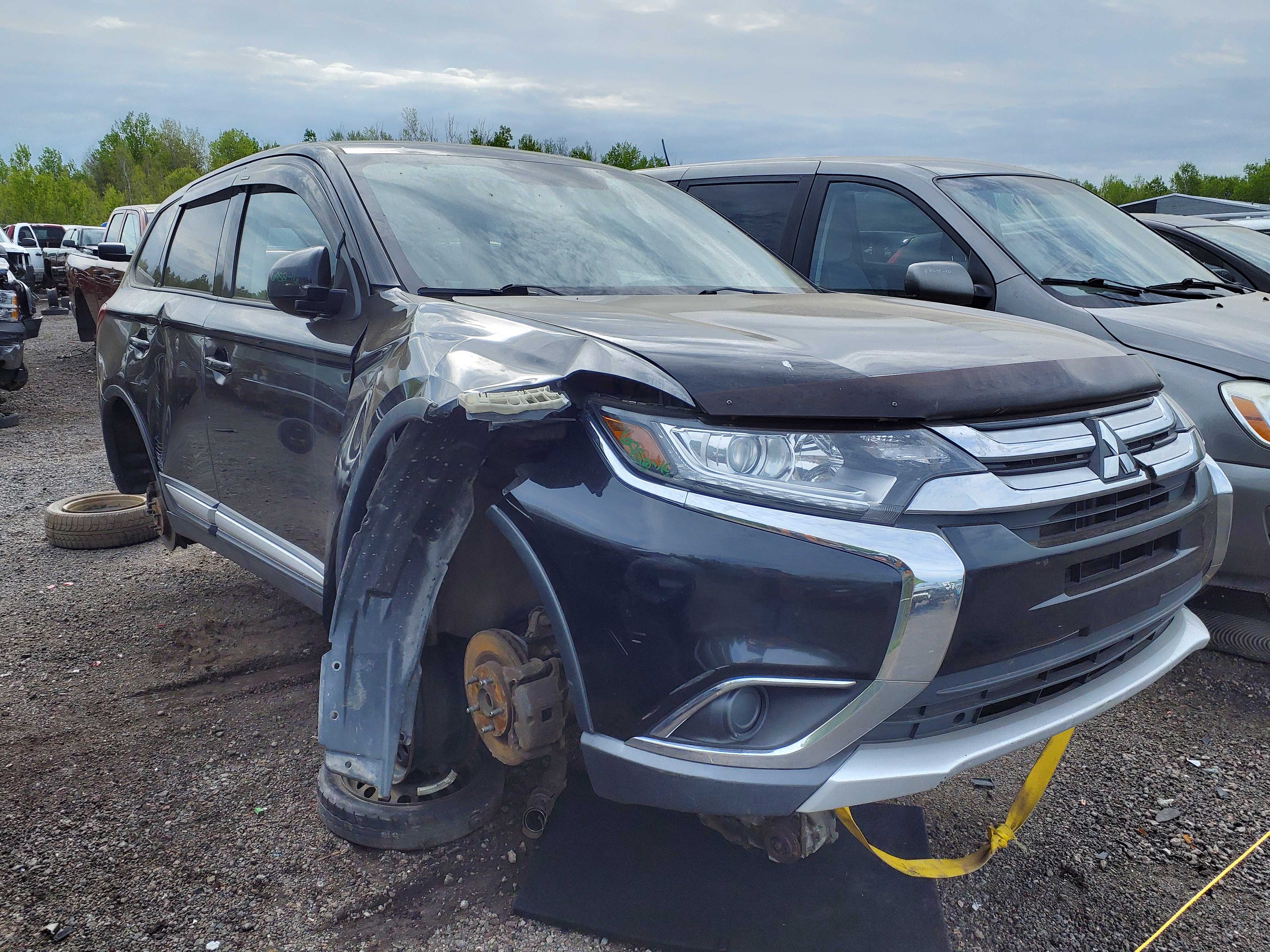 MITSUBISHI OUTLANDER 2016