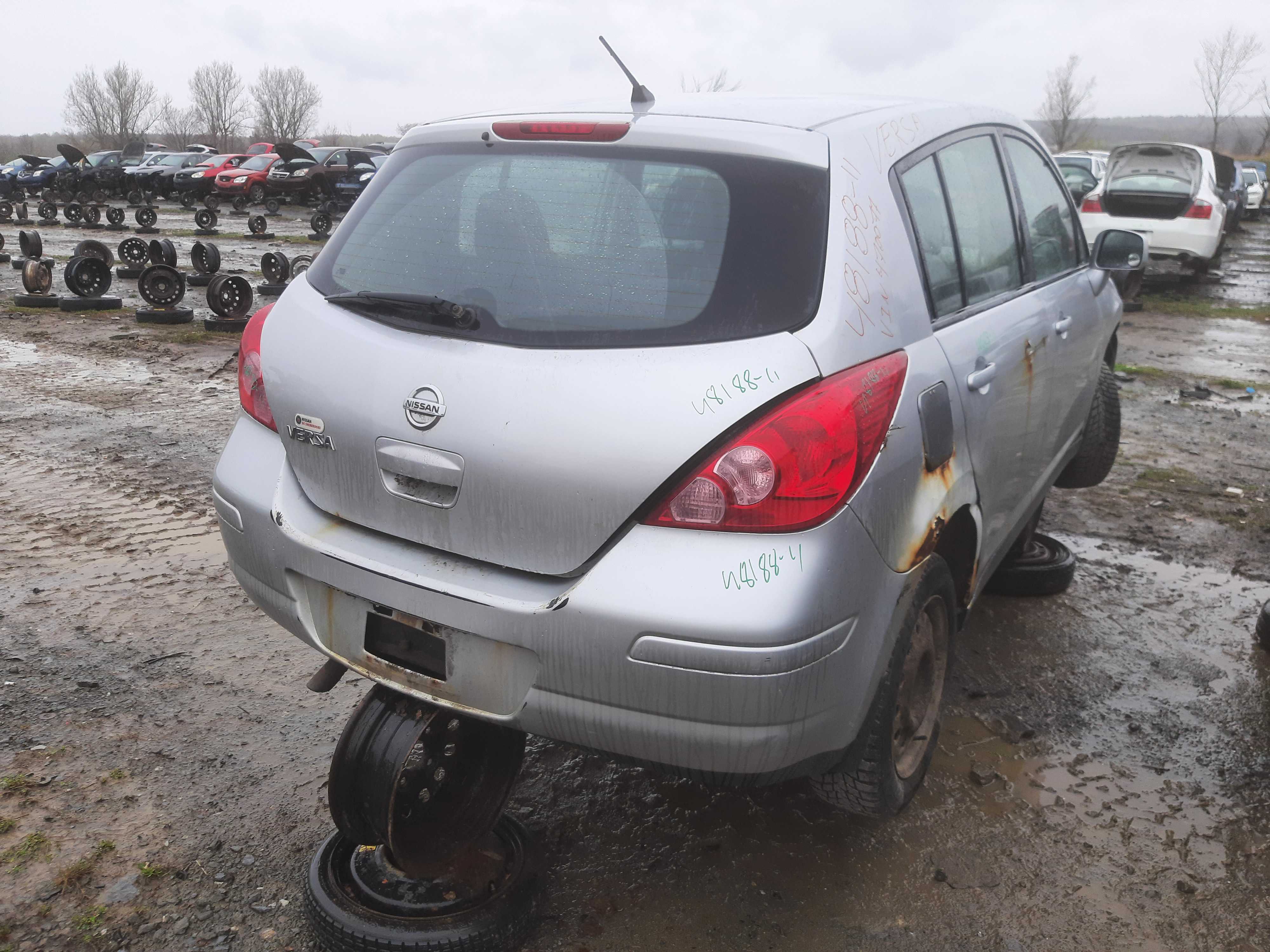 NISSAN VERSA 2011
