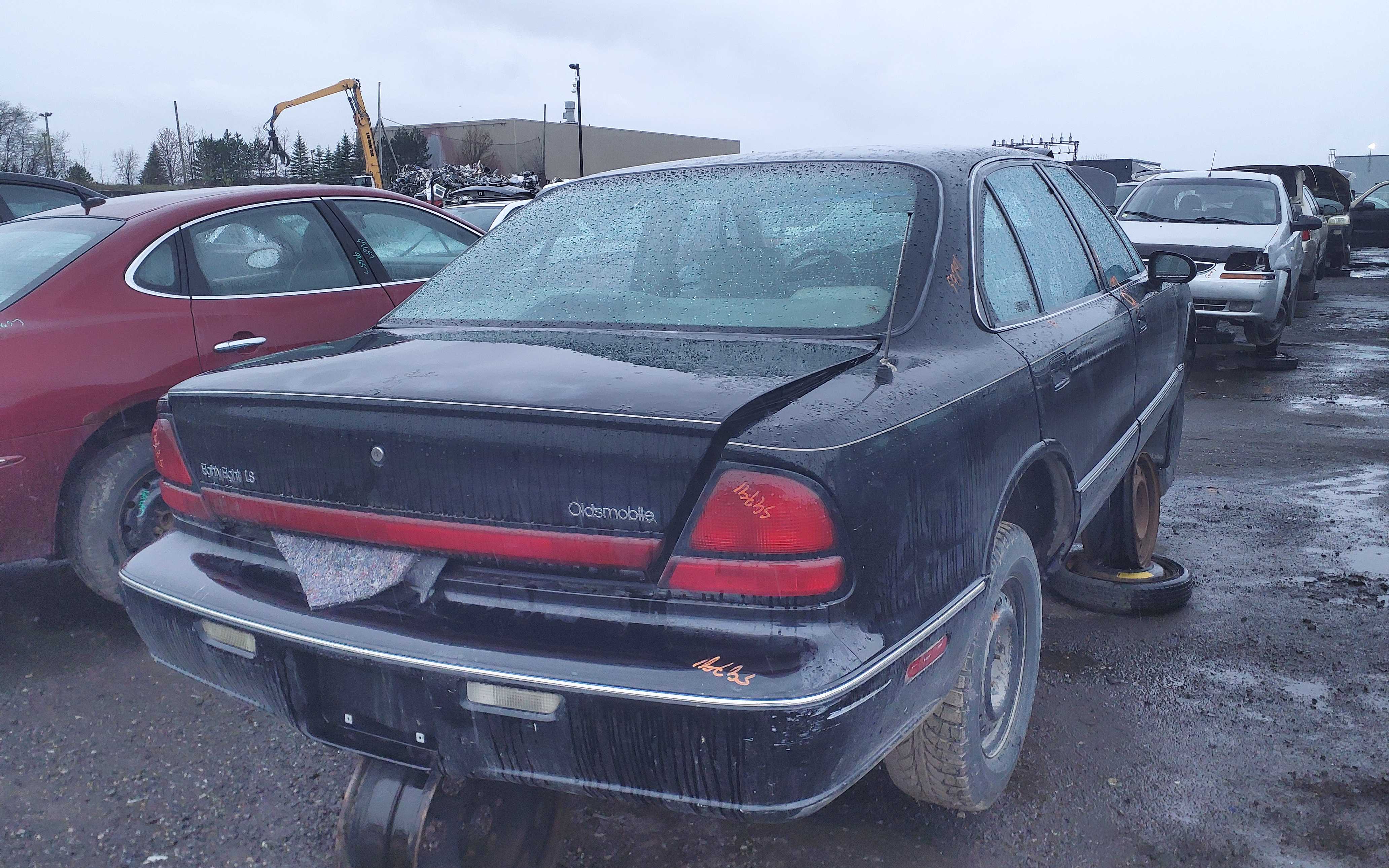 OLDSMOBILE 88 1998