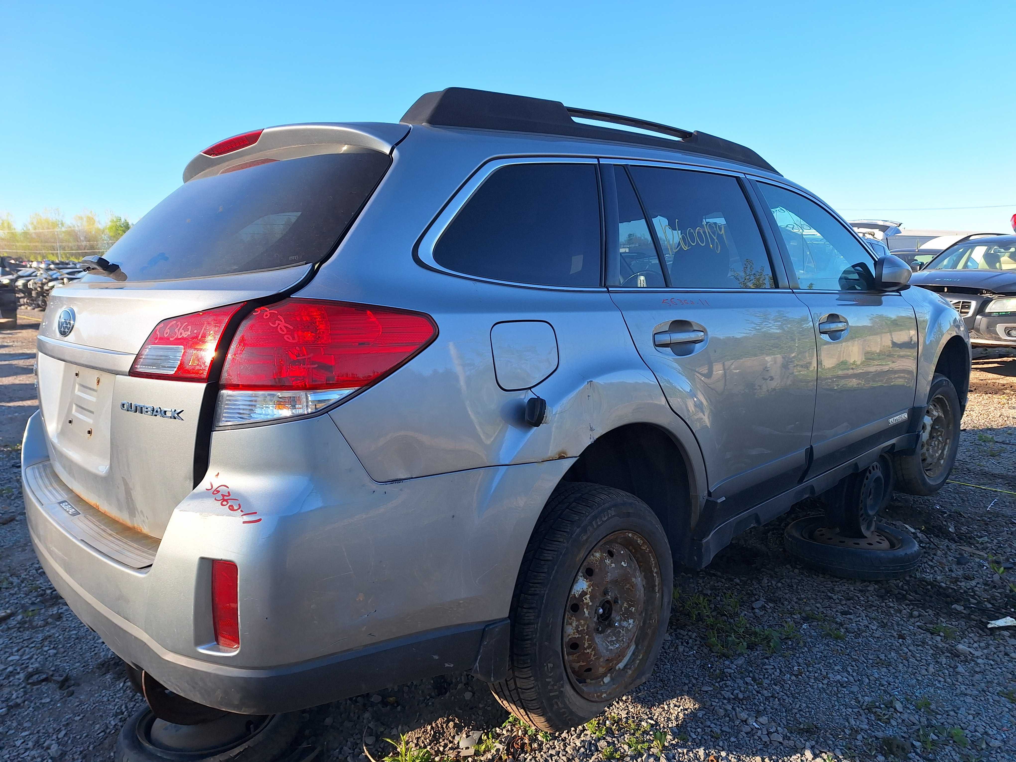 SUBARU OUTBACK 2011