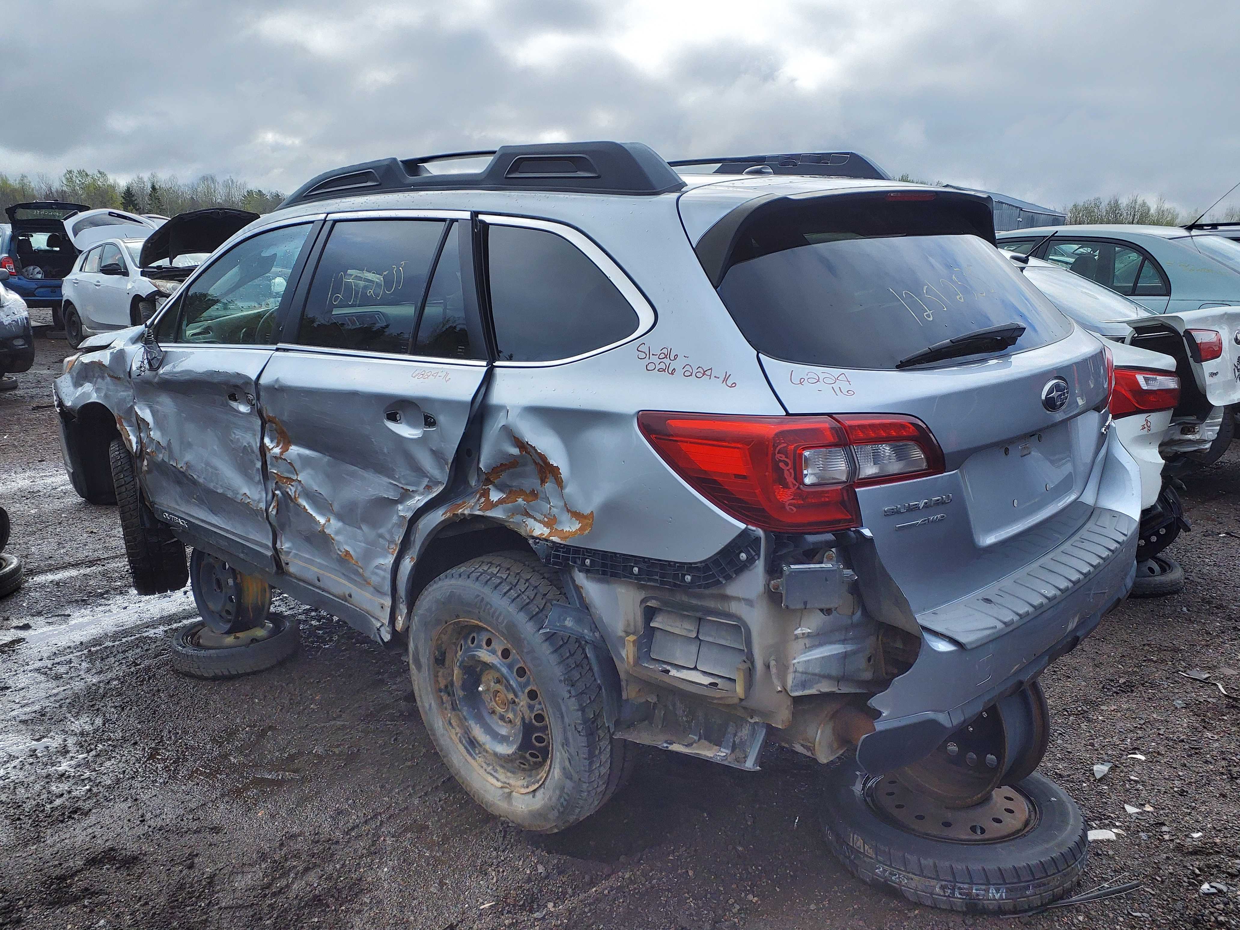 SUBARU OUTBACK 2016