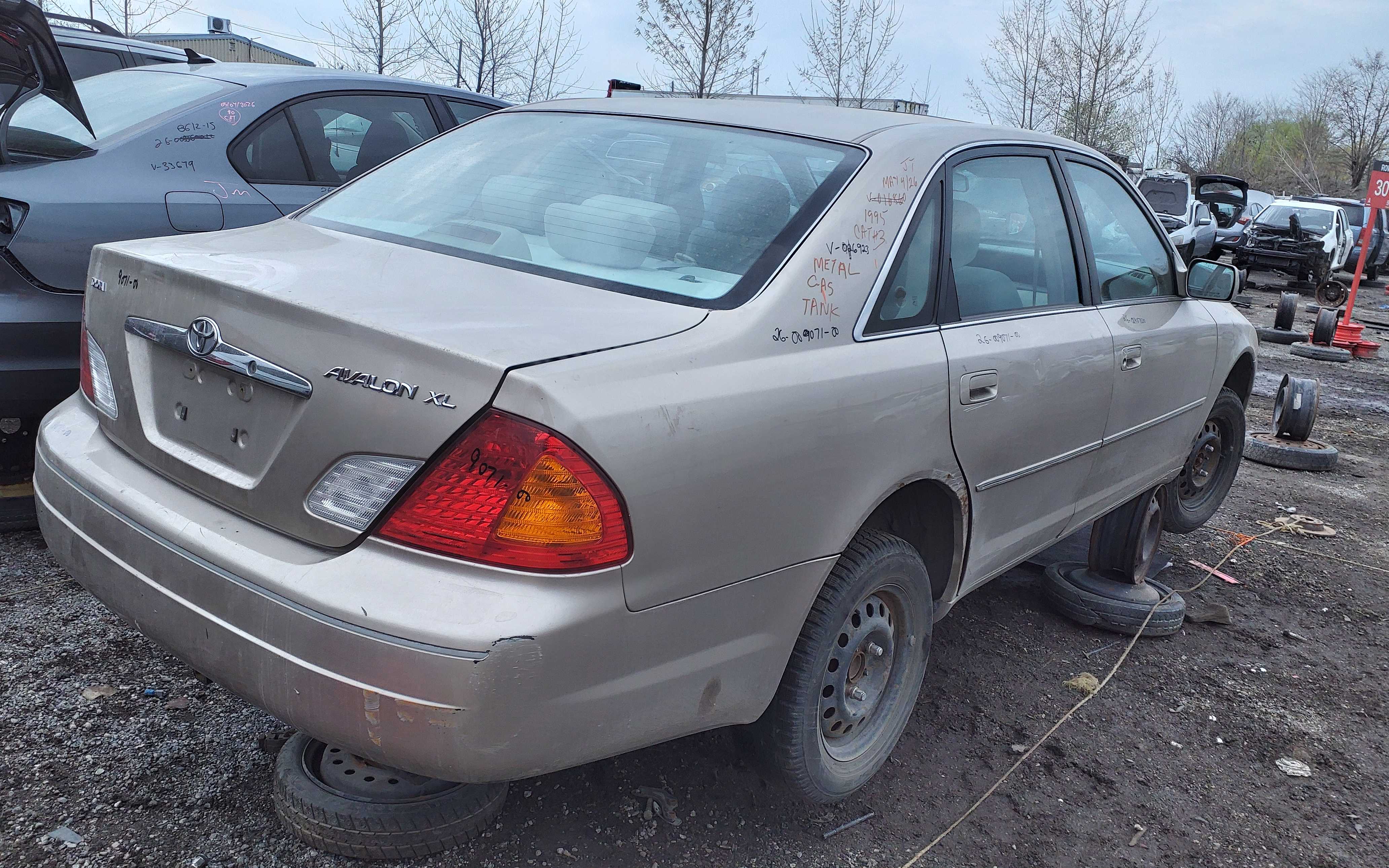 TOYOTA AVALON 2000