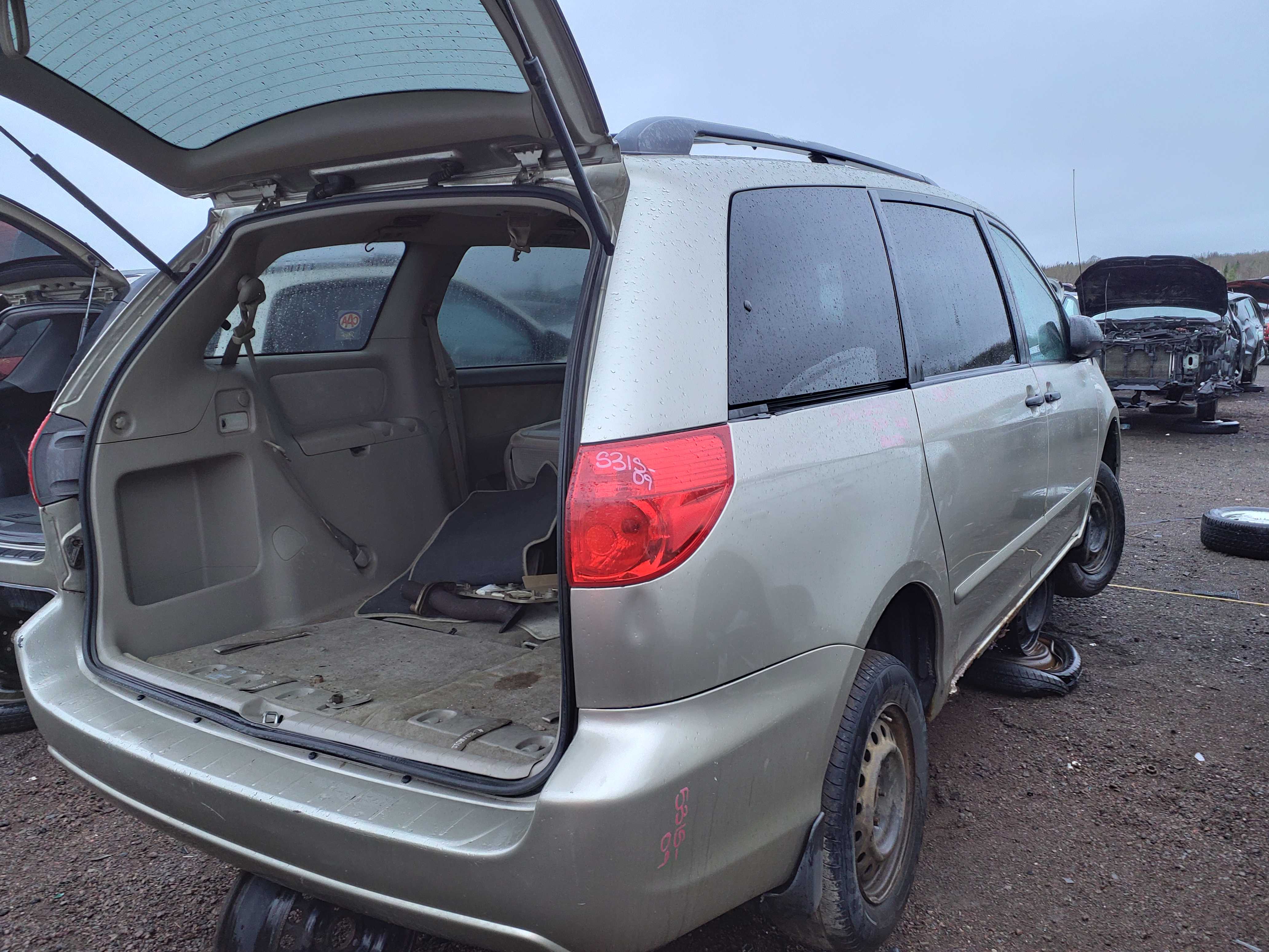 TOYOTA SIENNA 2009