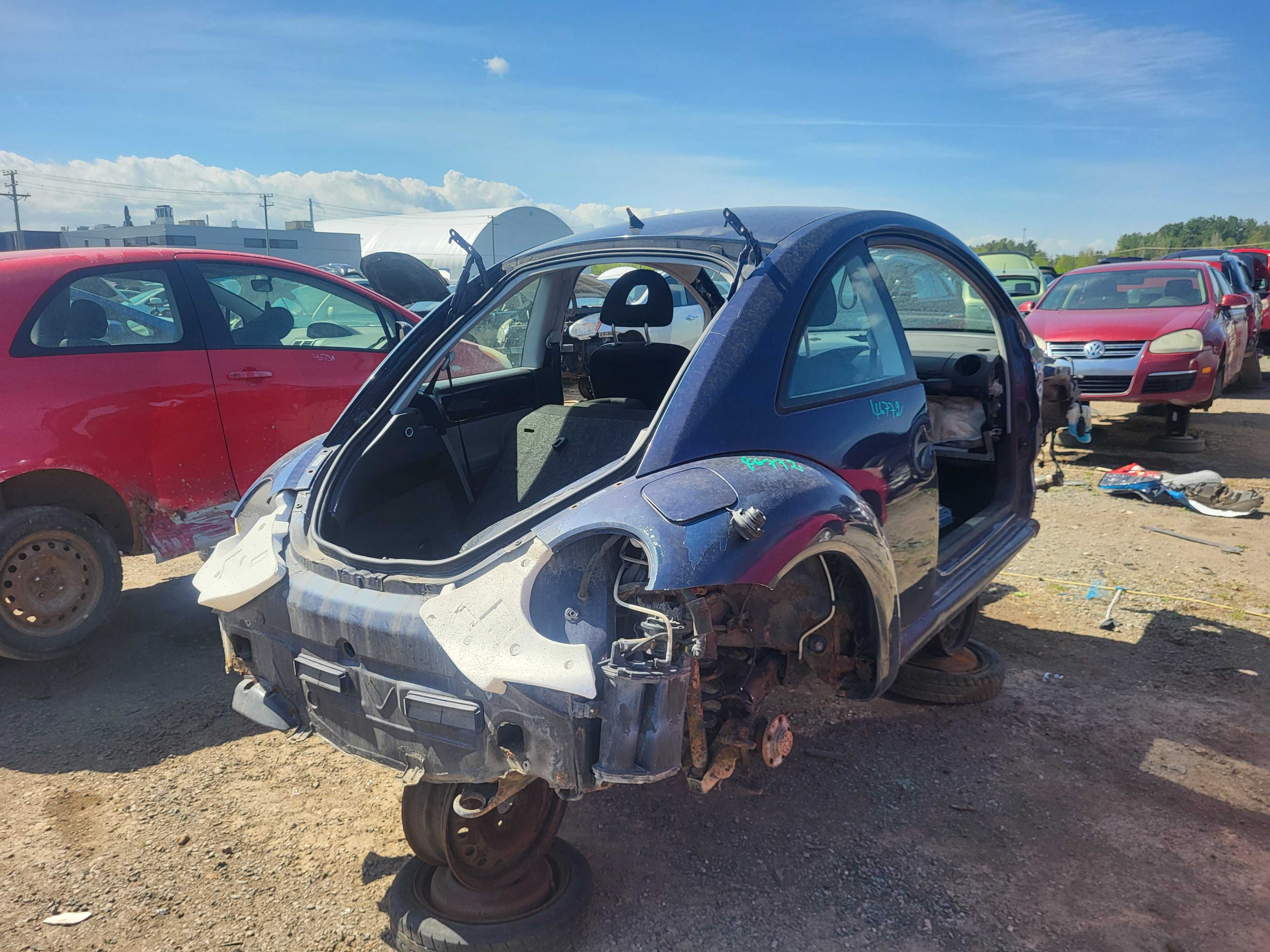 VOLKSWAGEN NEW BEETLE 2000