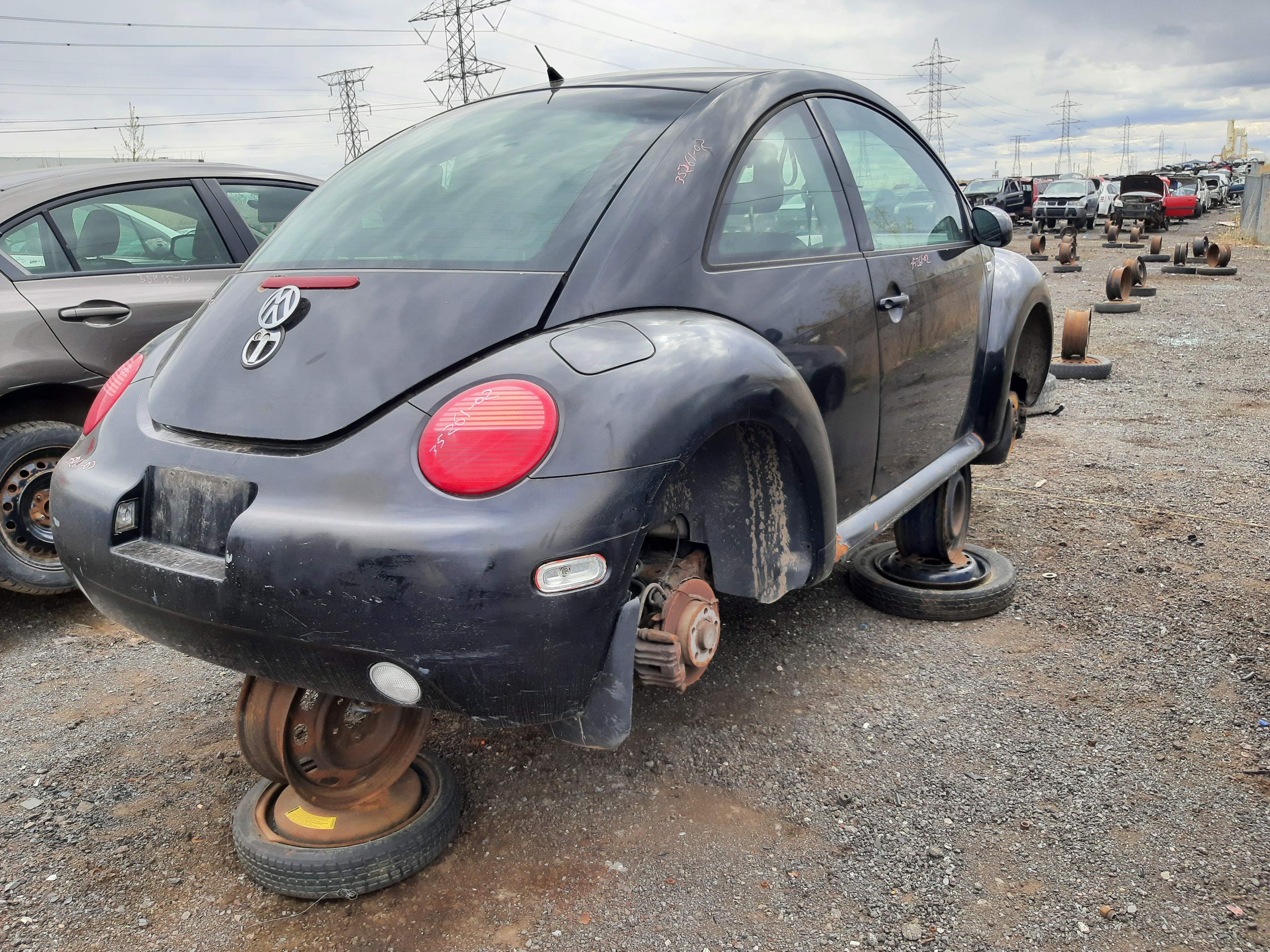 VOLKSWAGEN NEW BEETLE 2002