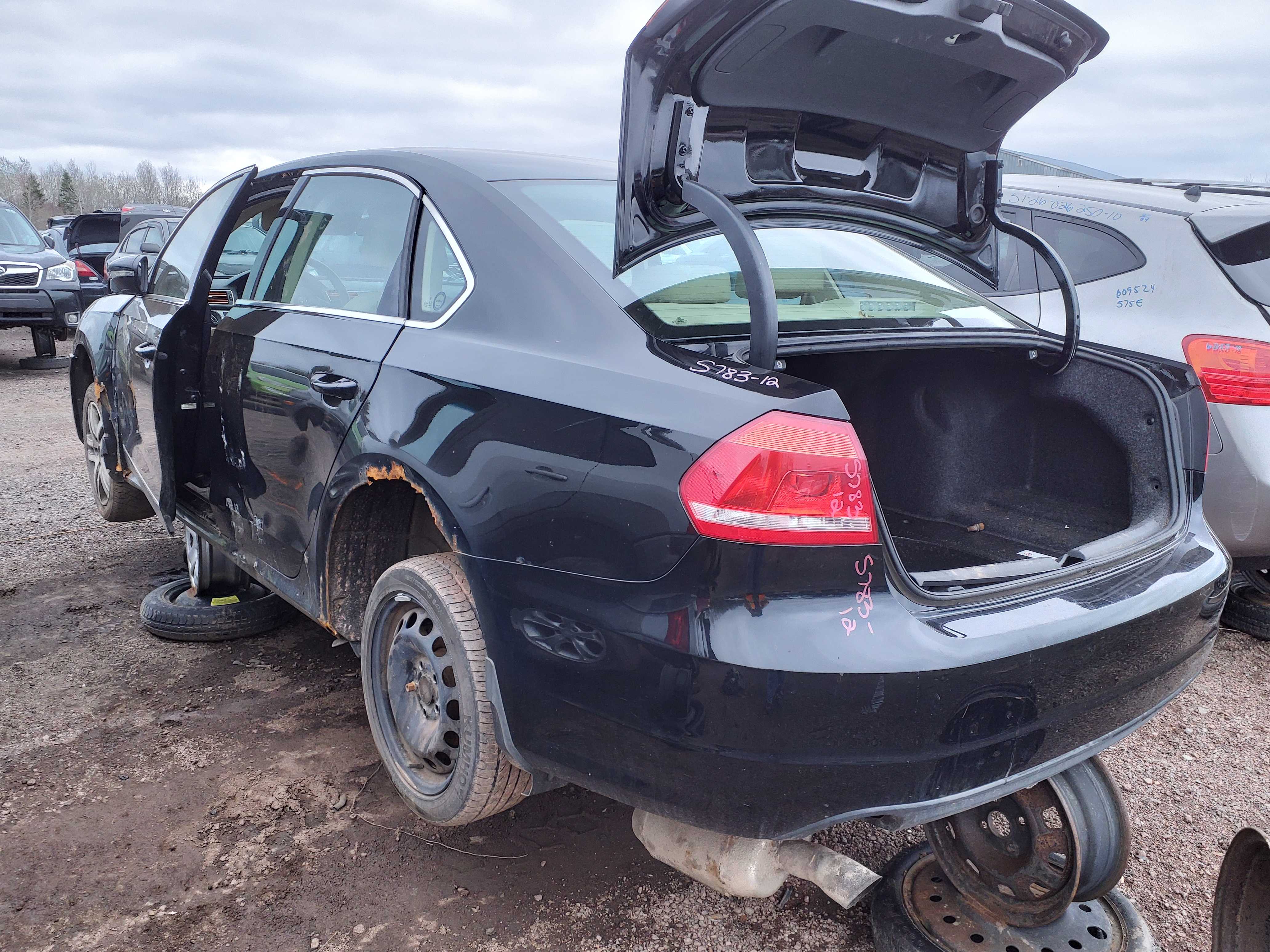 VOLKSWAGEN PASSAT 2012