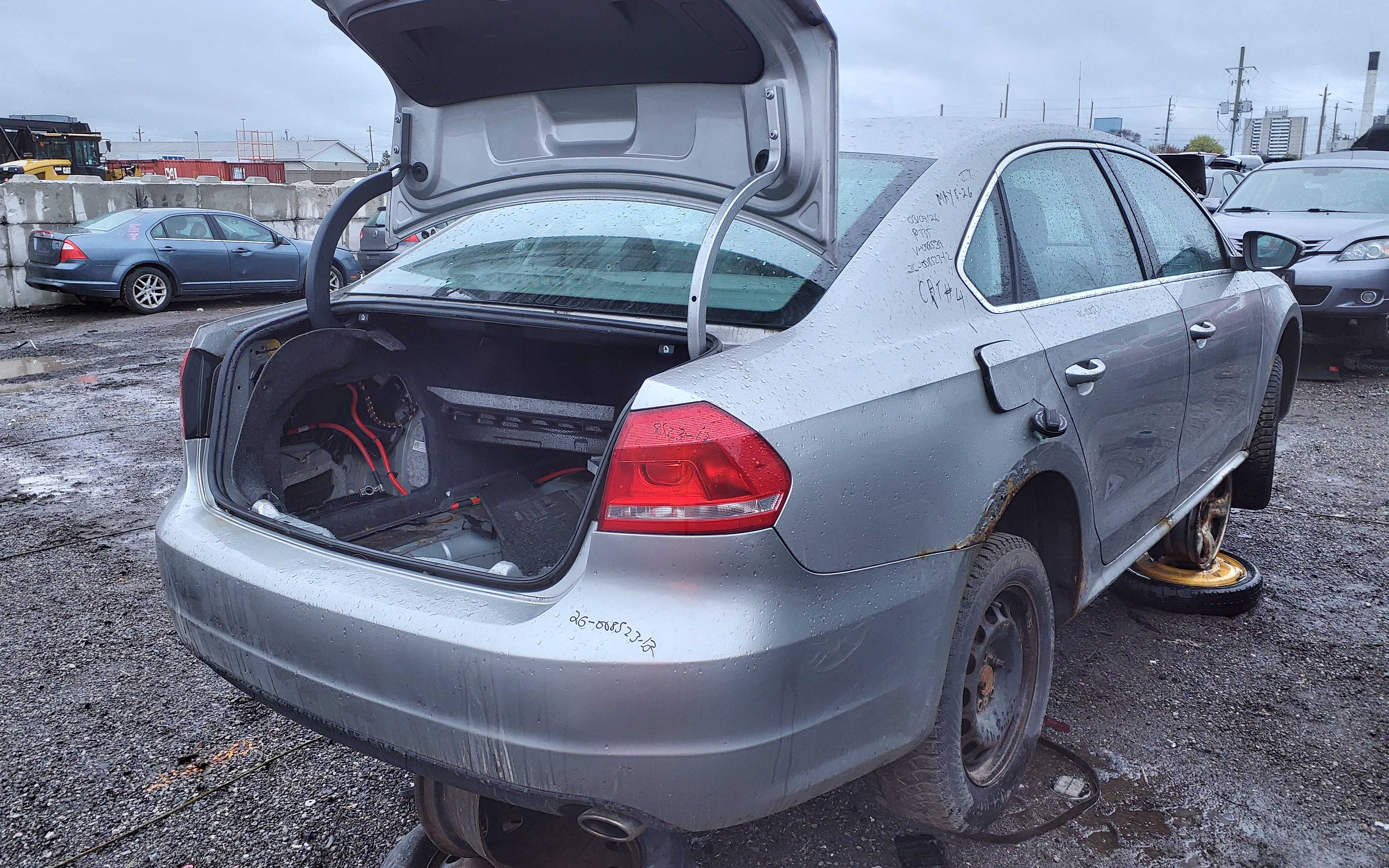 VOLKSWAGEN PASSAT 2012