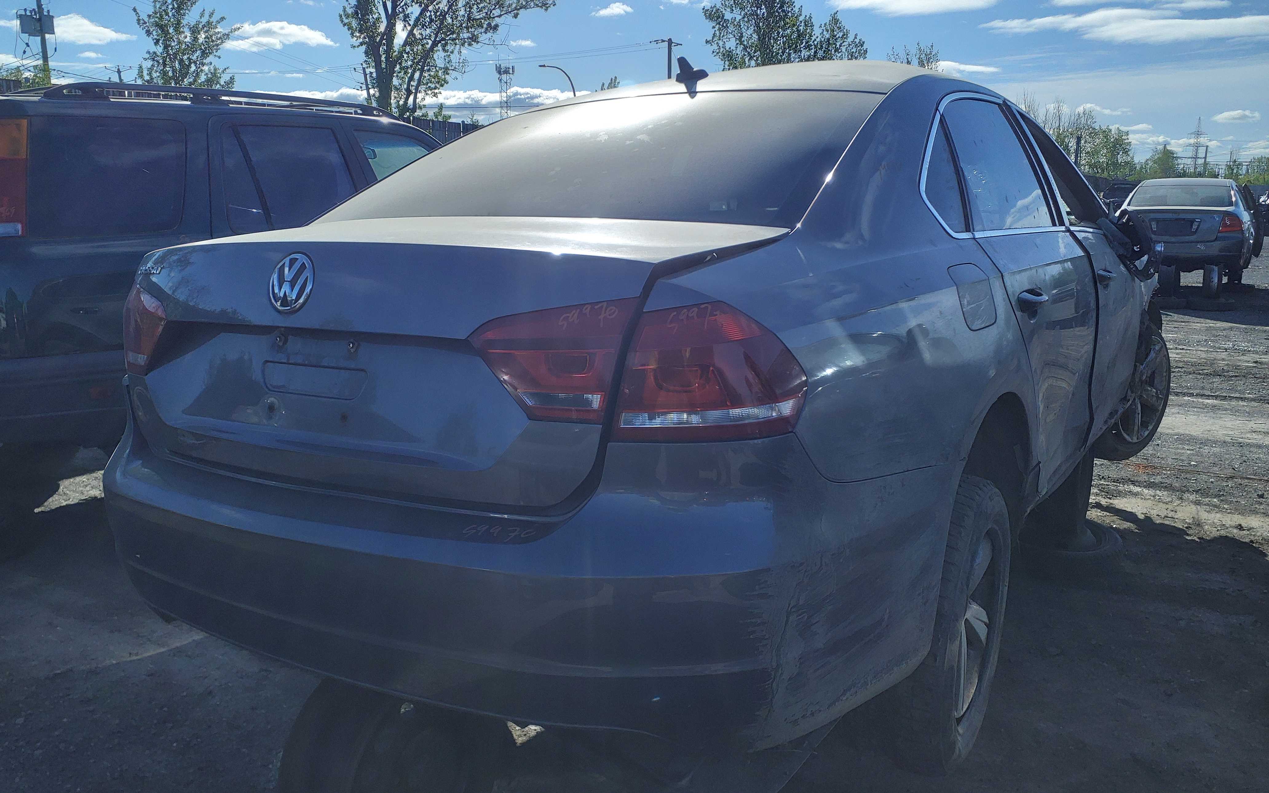 VOLKSWAGEN PASSAT 2012