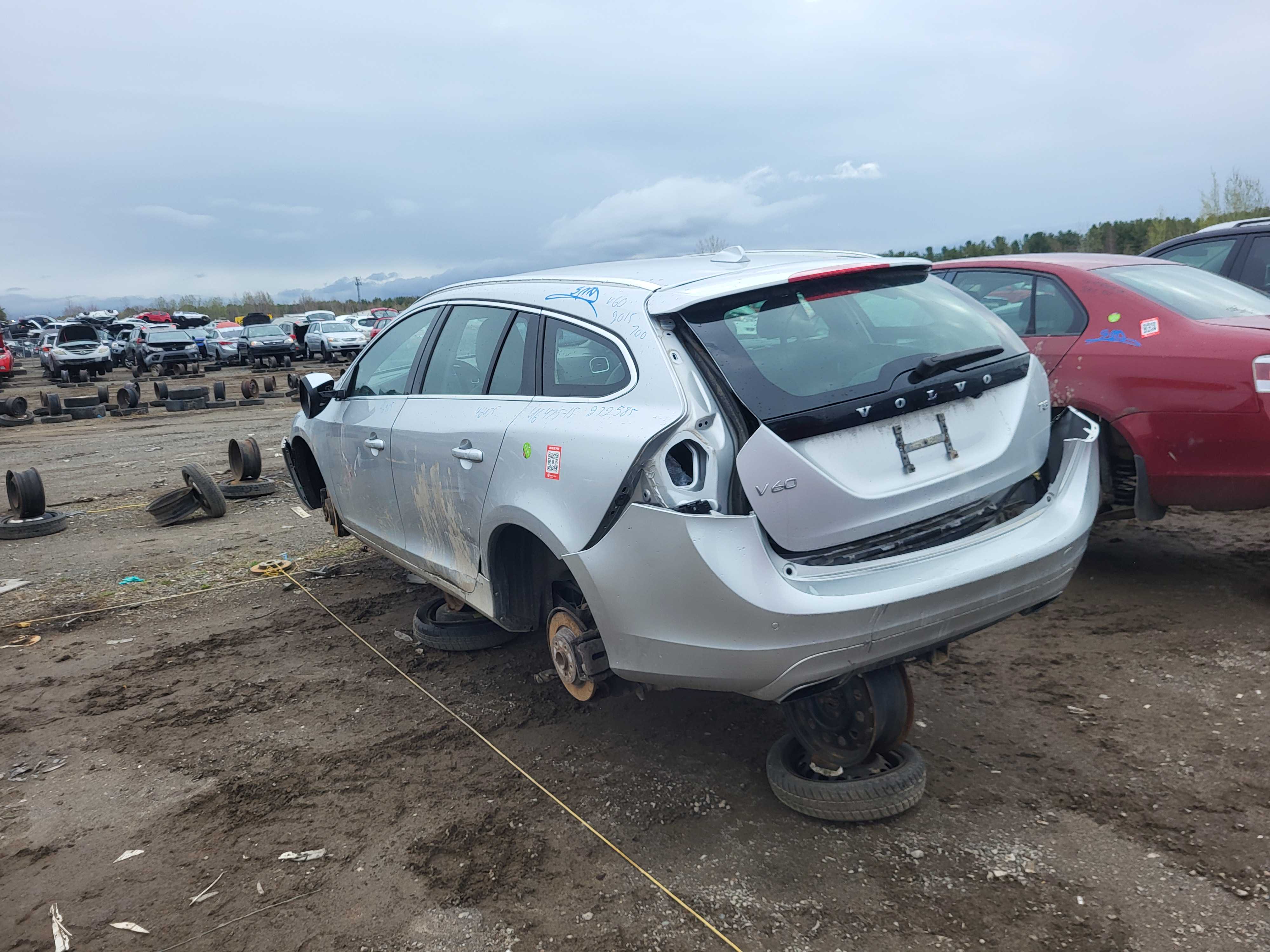 VOLVO V60 2015