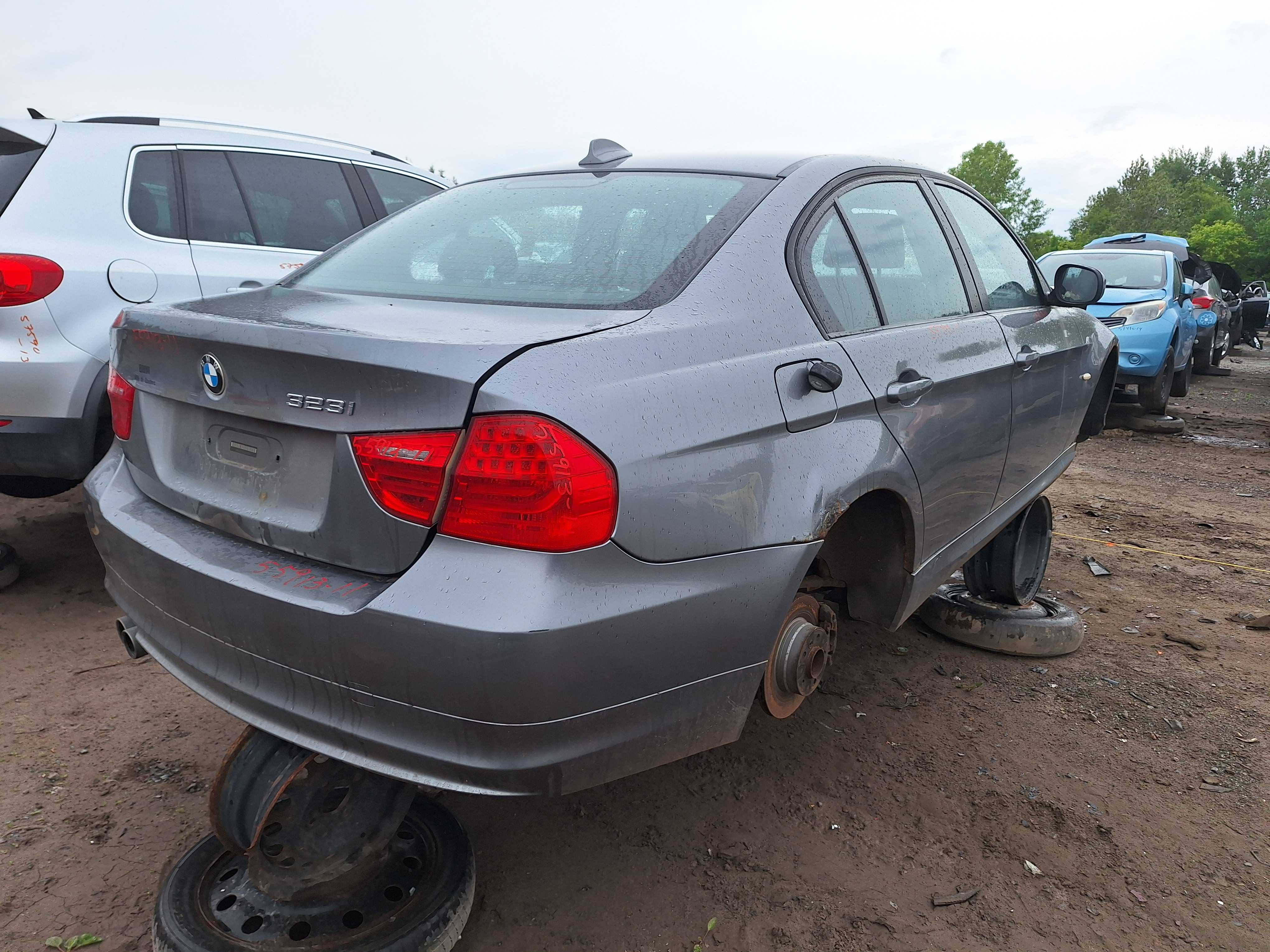 BMW 323 2011