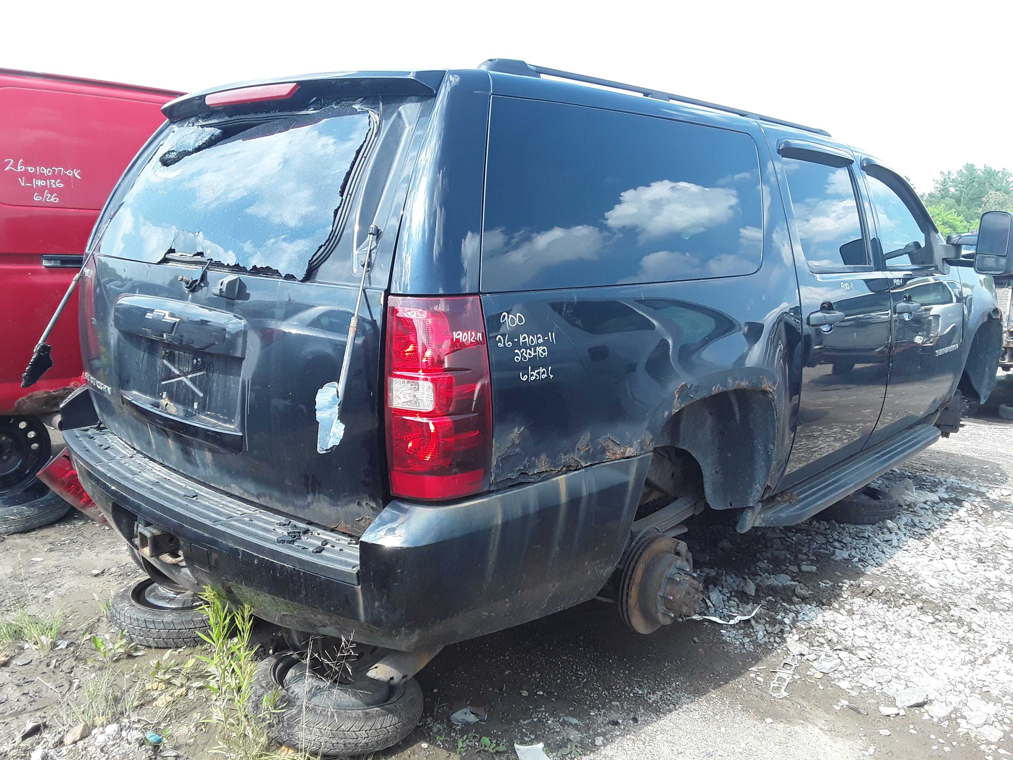 CHEVROLET SUBURBAN 2011