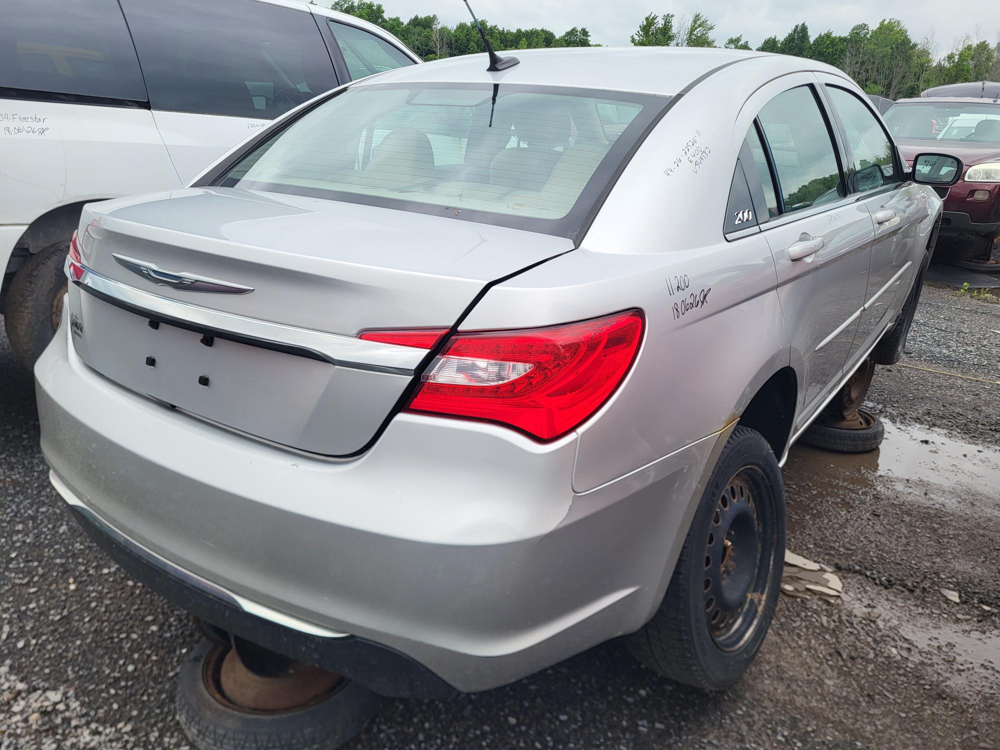 CHRYSLER 200 2011