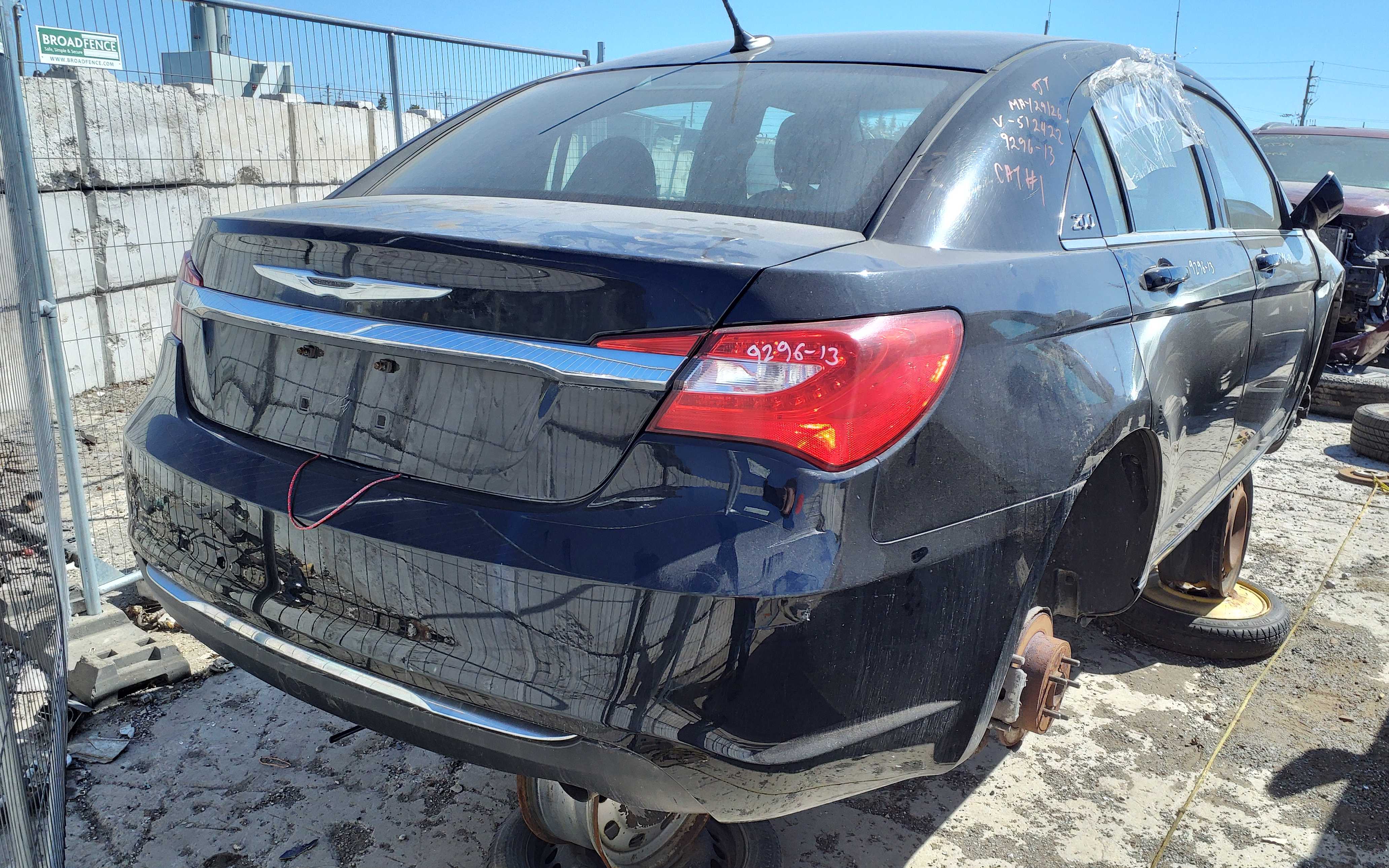 CHRYSLER 200 2013
