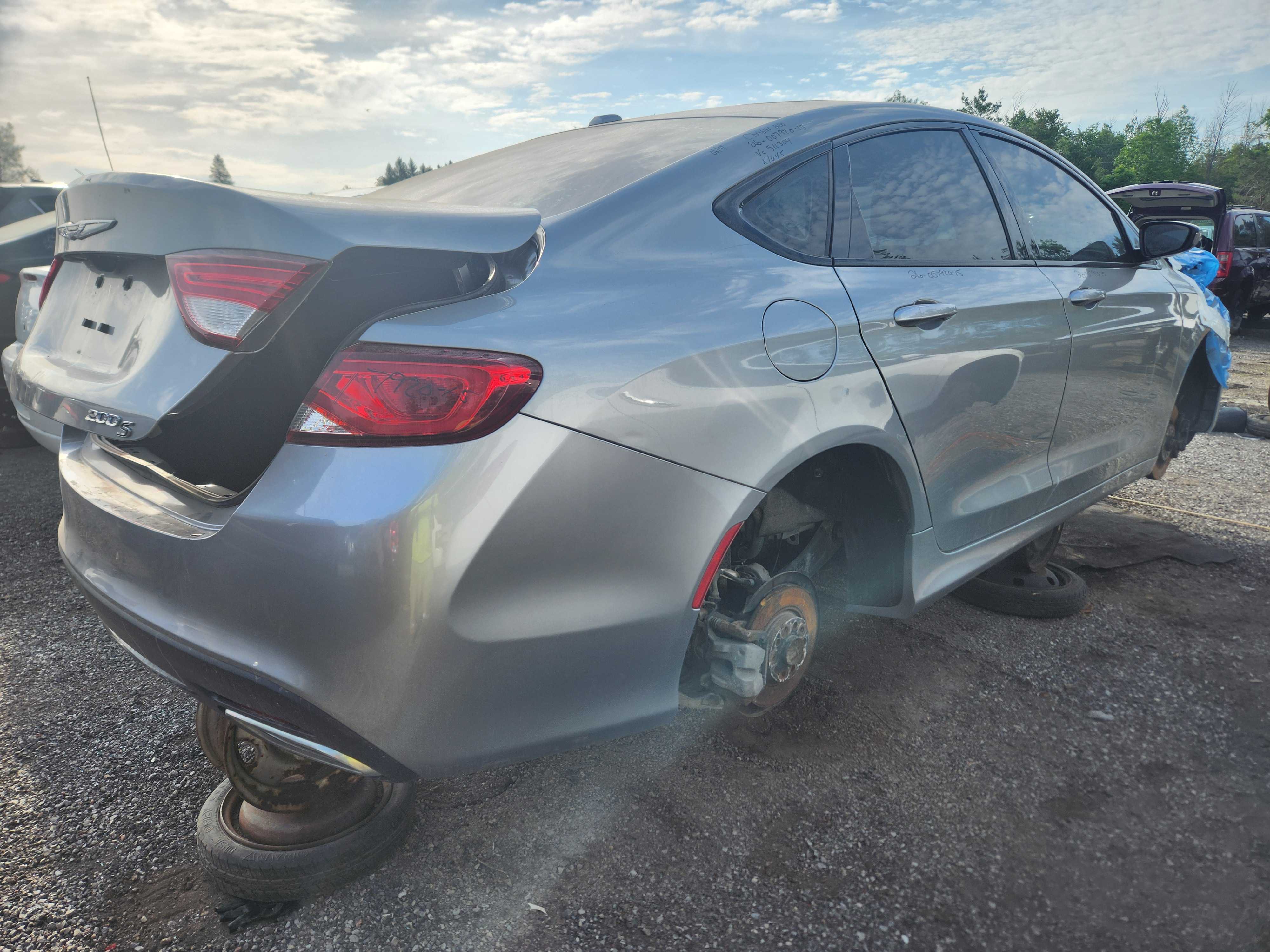 CHRYSLER 200 2015
