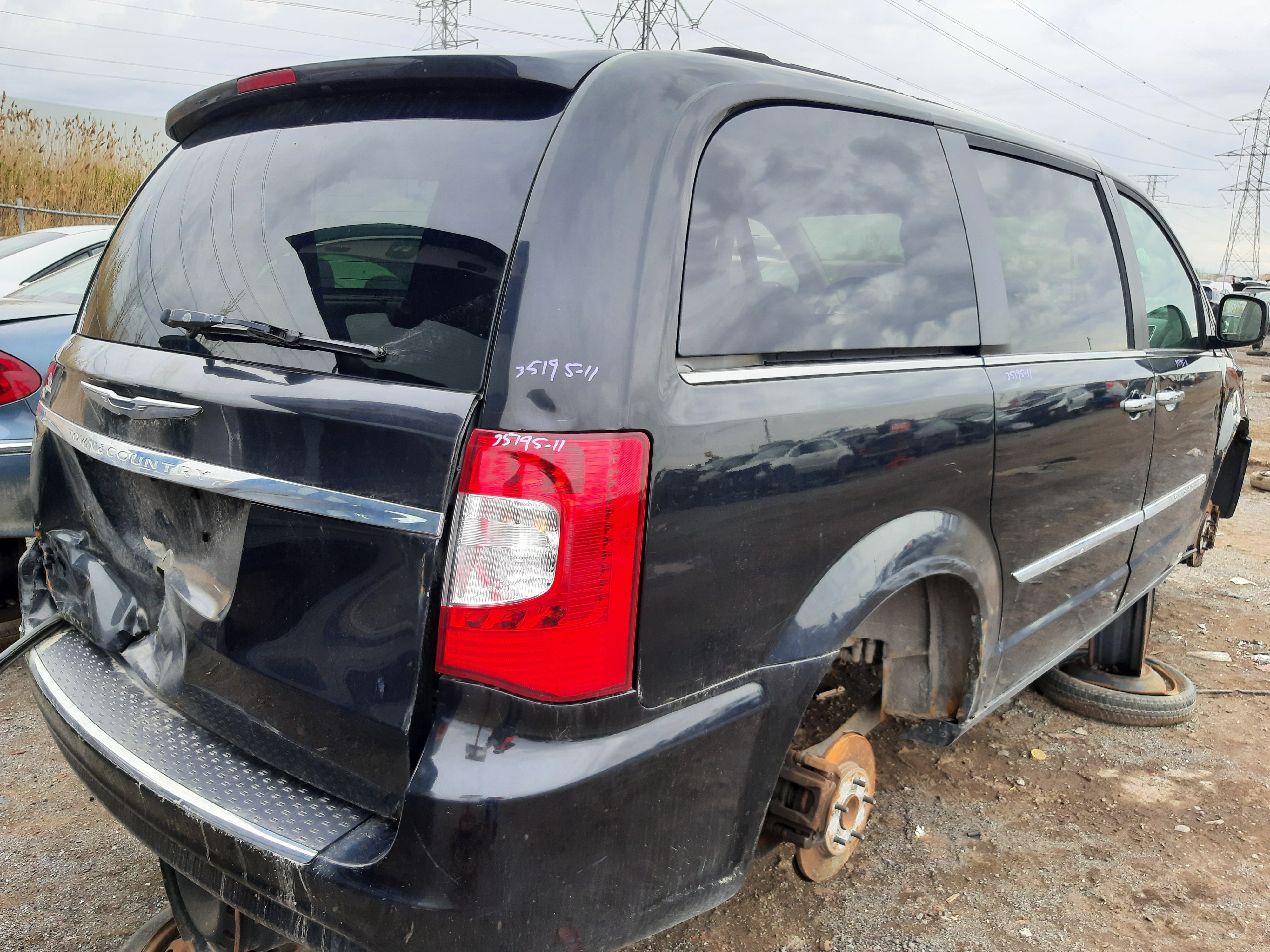 CHRYSLER TOWN &amp; COUNTRY 2011