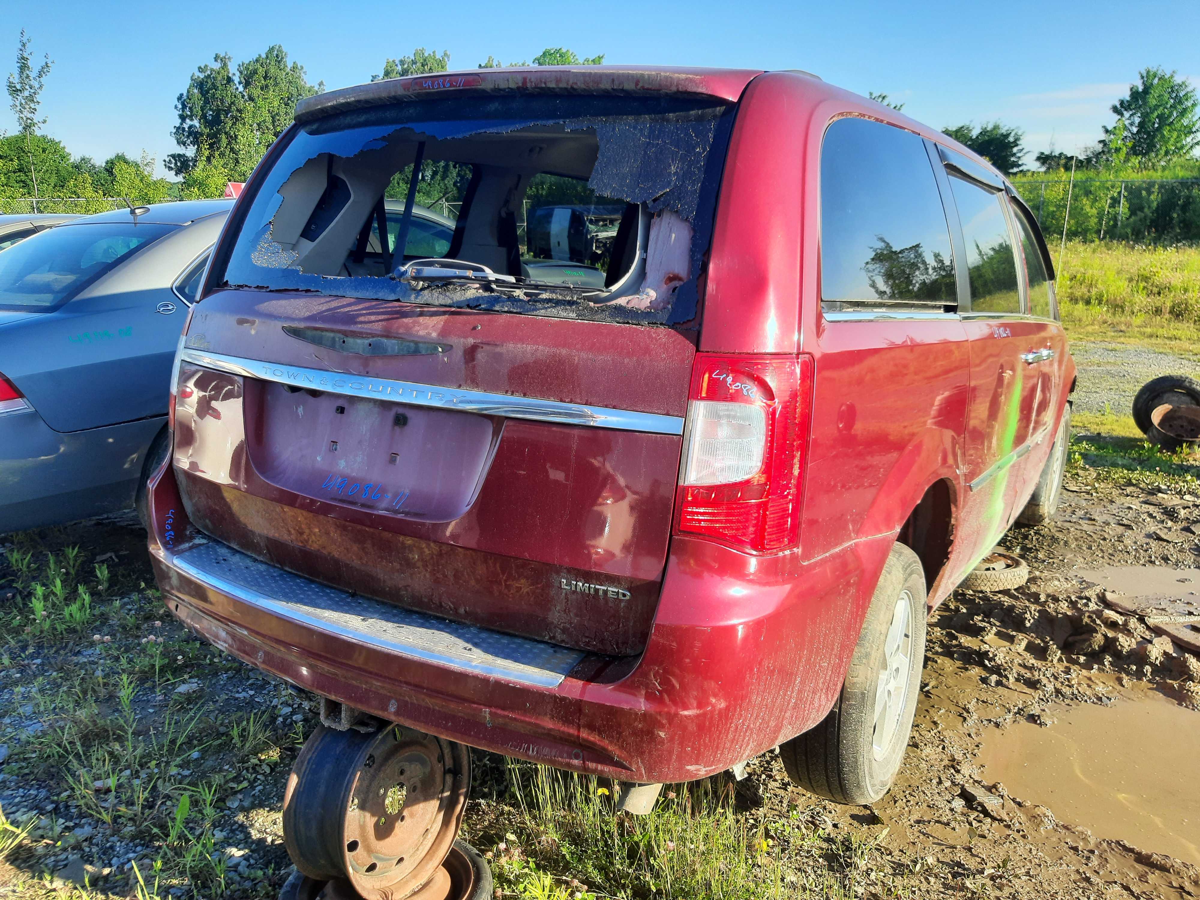 CHRYSLER TOWN &amp; COUNTRY 2011