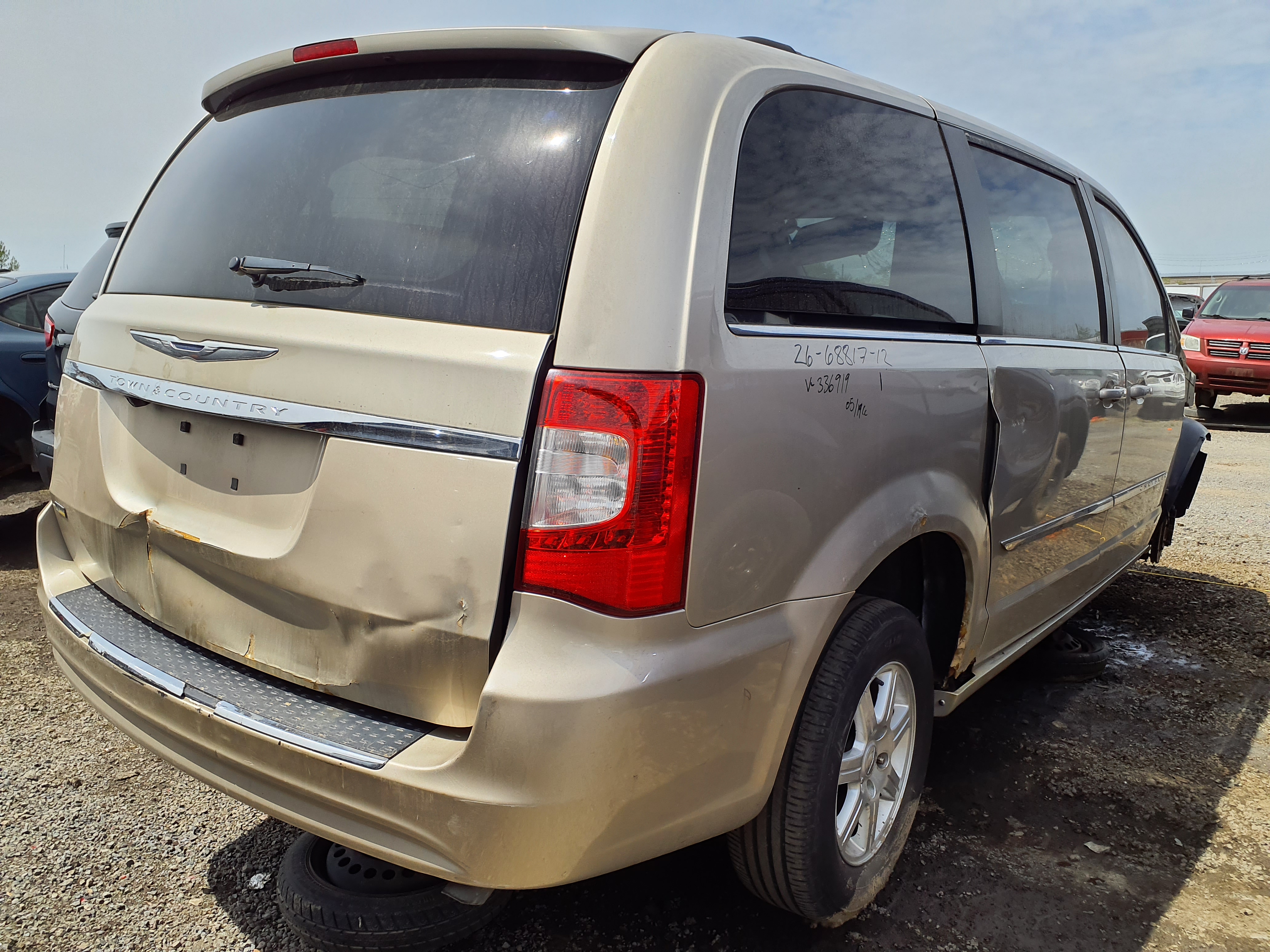 CHRYSLER TOWN &amp; COUNTRY 2012
