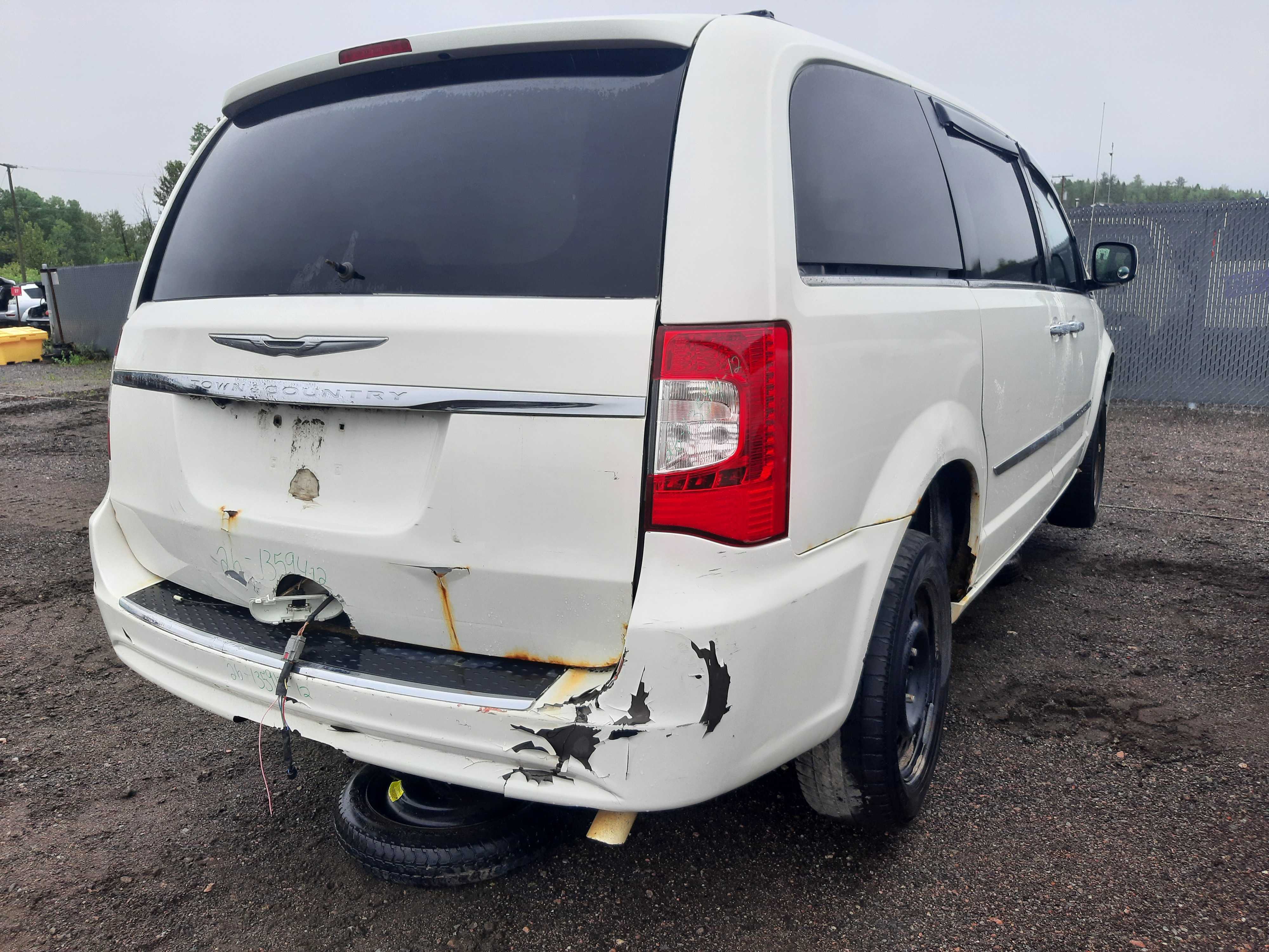 CHRYSLER TOWN &amp; COUNTRY 2012