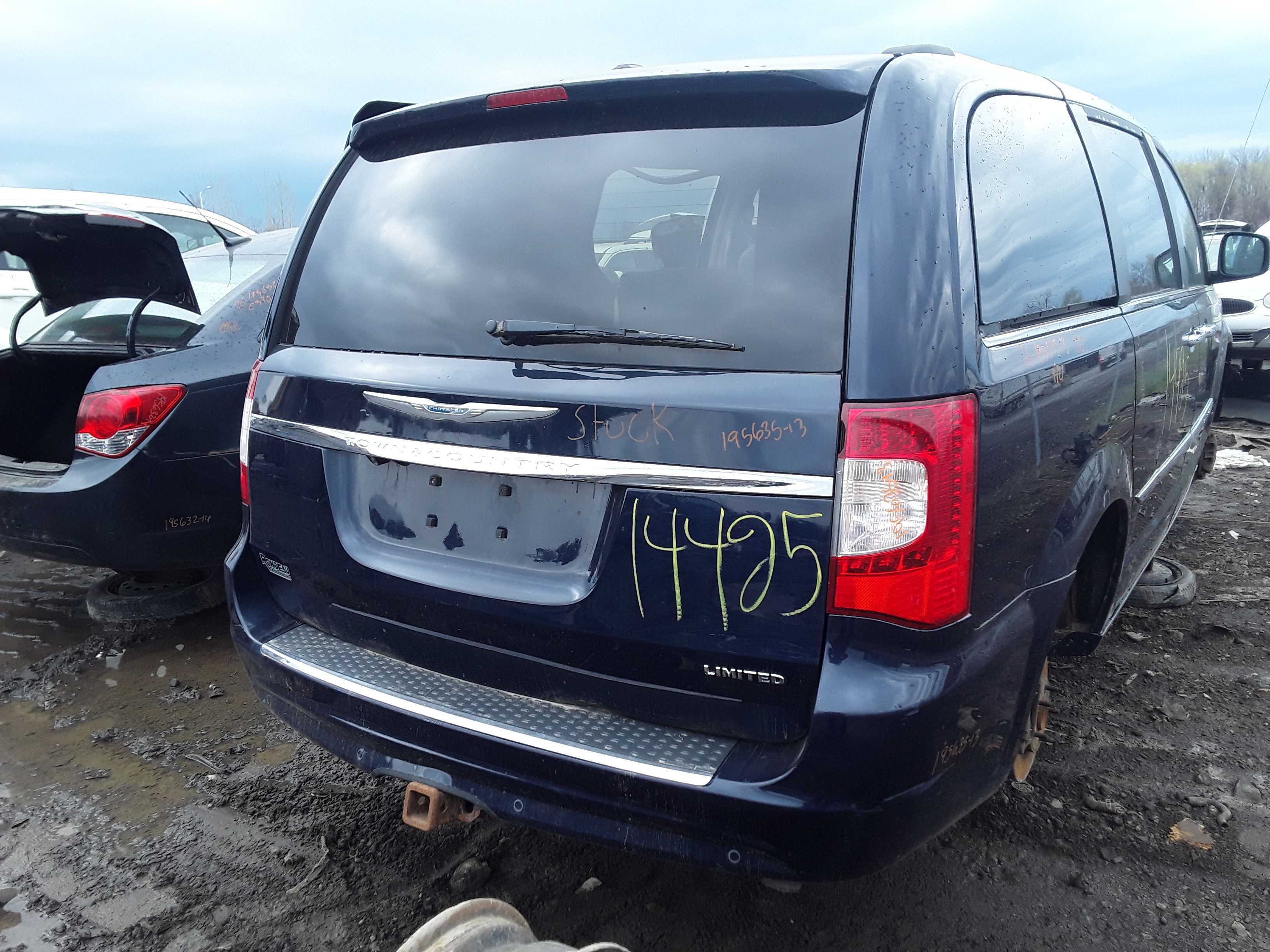 CHRYSLER TOWN &amp; COUNTRY 2013